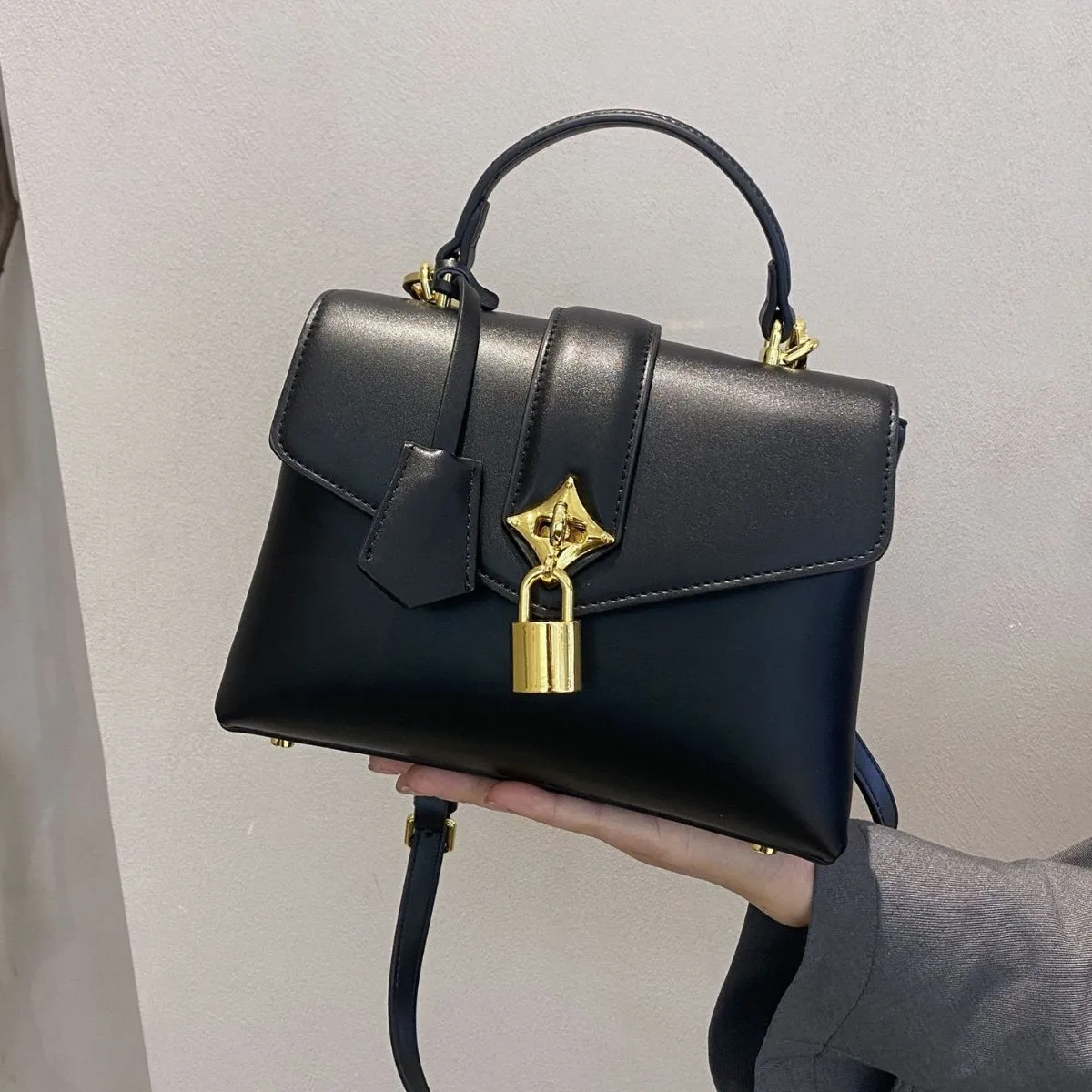 

Minimalist Unique Leather Women's Messenger Bag Shoulder Bag Luxury Designer Large Capacity Elegant Diaper Bags For Ladies