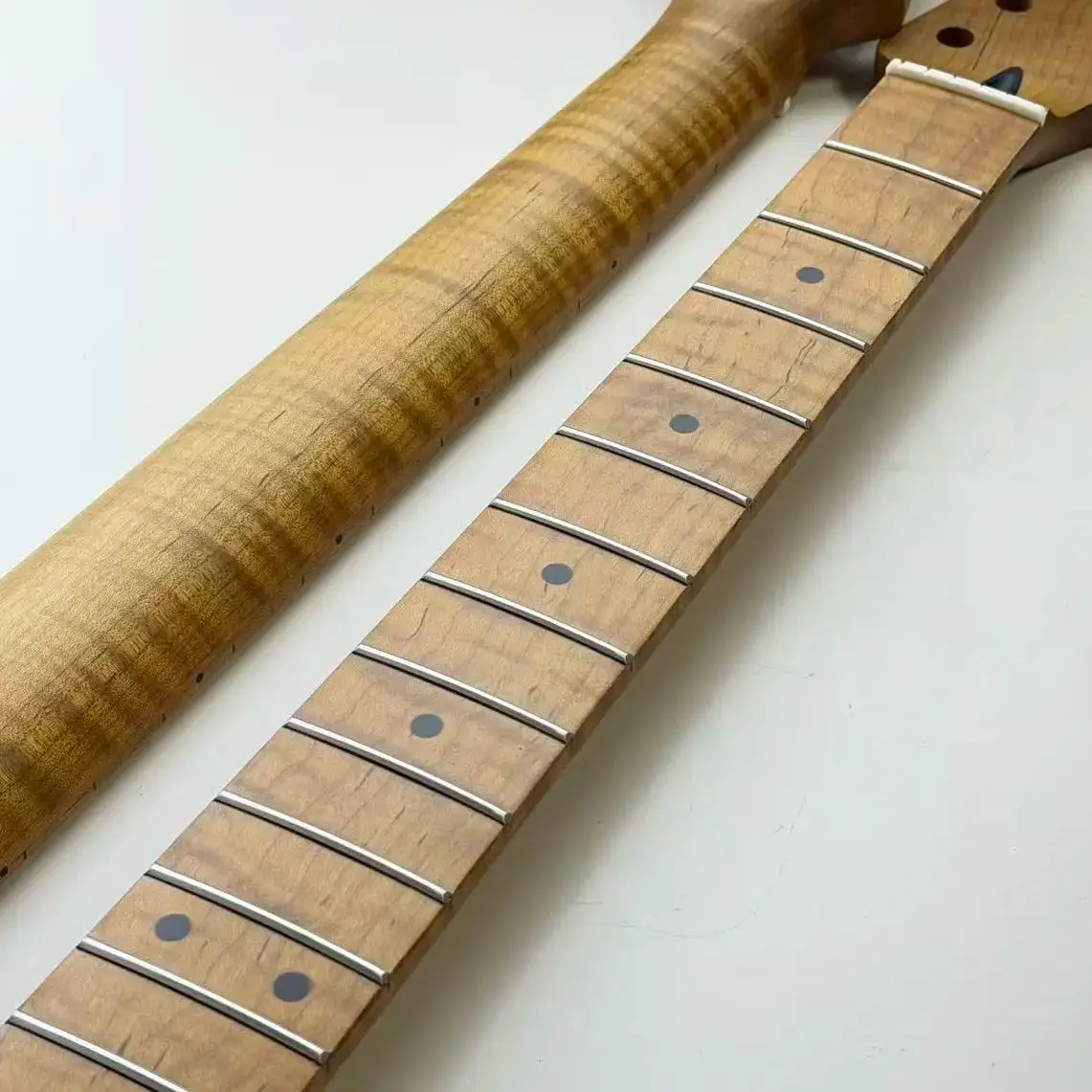 

Big Headstock Flame Roasted Maple Neck,ST 22-Fret Maple Fingerboard, High-Quality Guitar Part