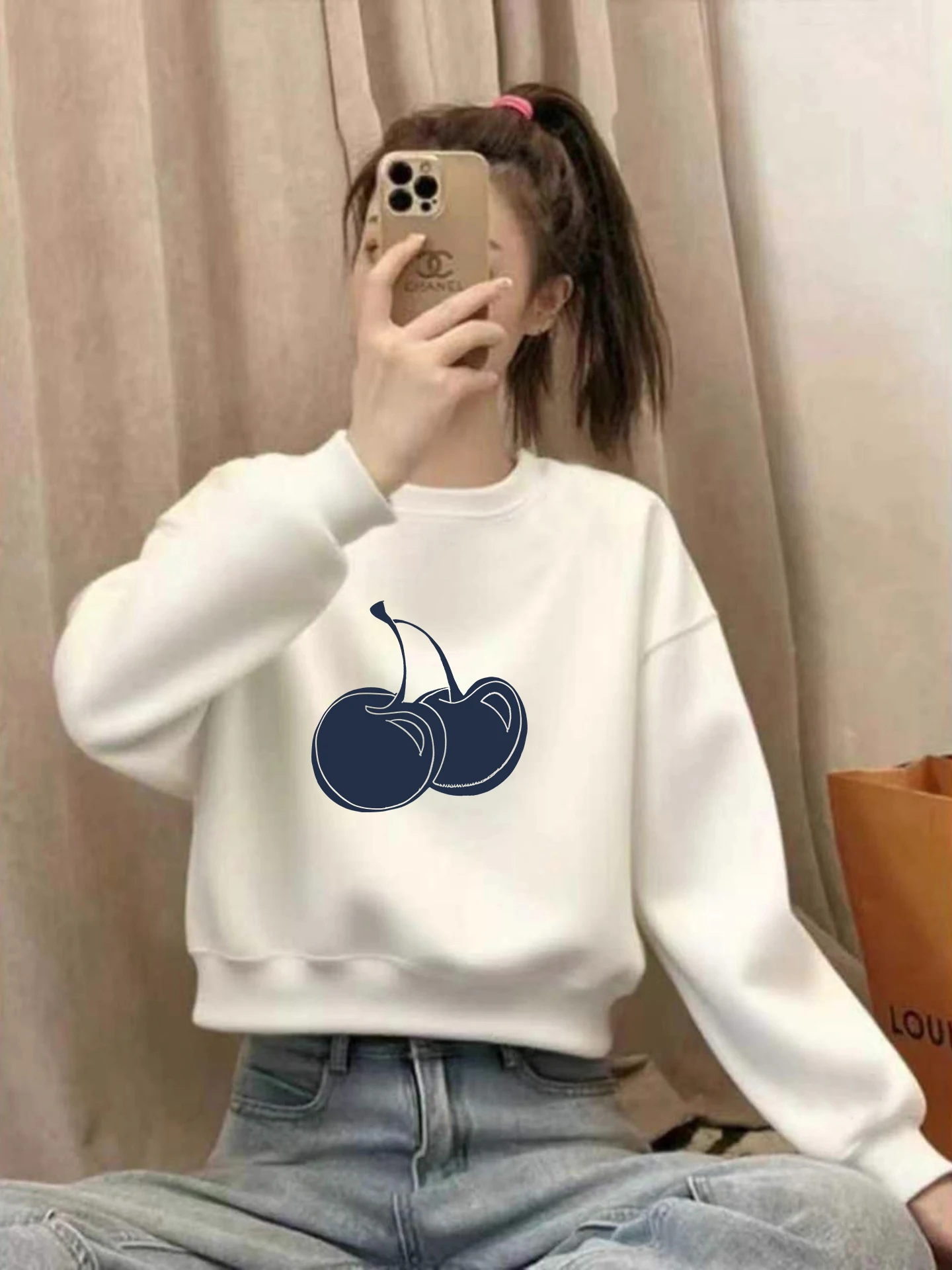 

White Loose Fit round Ne Pullover Hoodie ort Sle Cherry Print Autumn Winter Women's Sweatirt Comfortable Polyester
