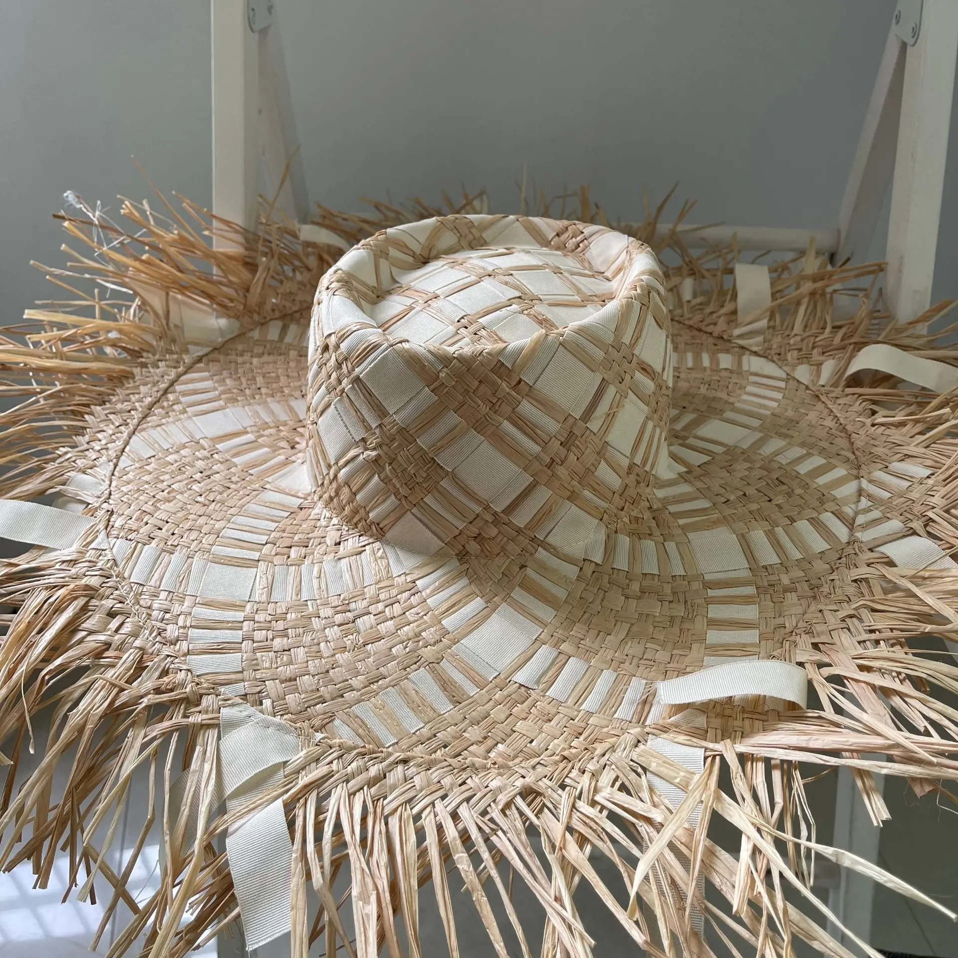 2024 European American Women\'s Large Brim Straw Hat Lafite Grass Sunscreen Beach Sun Hat British Vintage Fashionable Tassel Hat