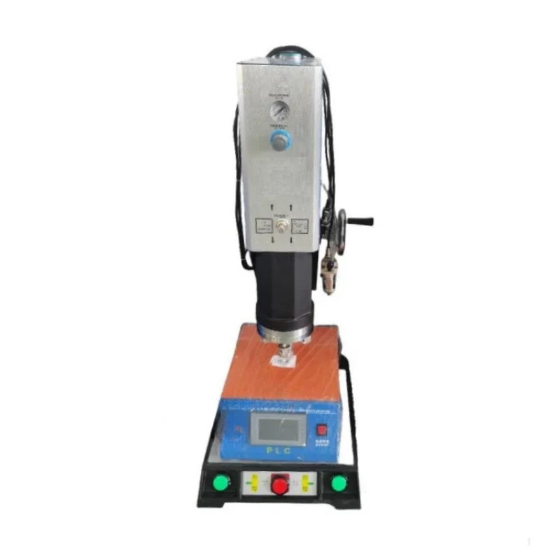 Injection runner gate ultrasonic nozzle vibration lowering machine