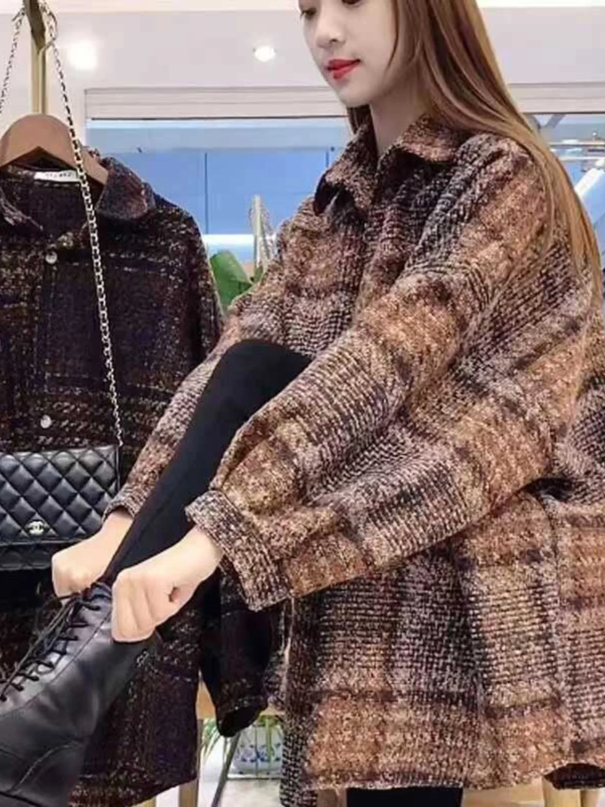 

Осенне-зимнее клетчатое пальто, женское свободное универсальное пальто средней длины в стиле ретро, повседневное шерстяное пальто в Корейском стиле, ветер для поездок на работу