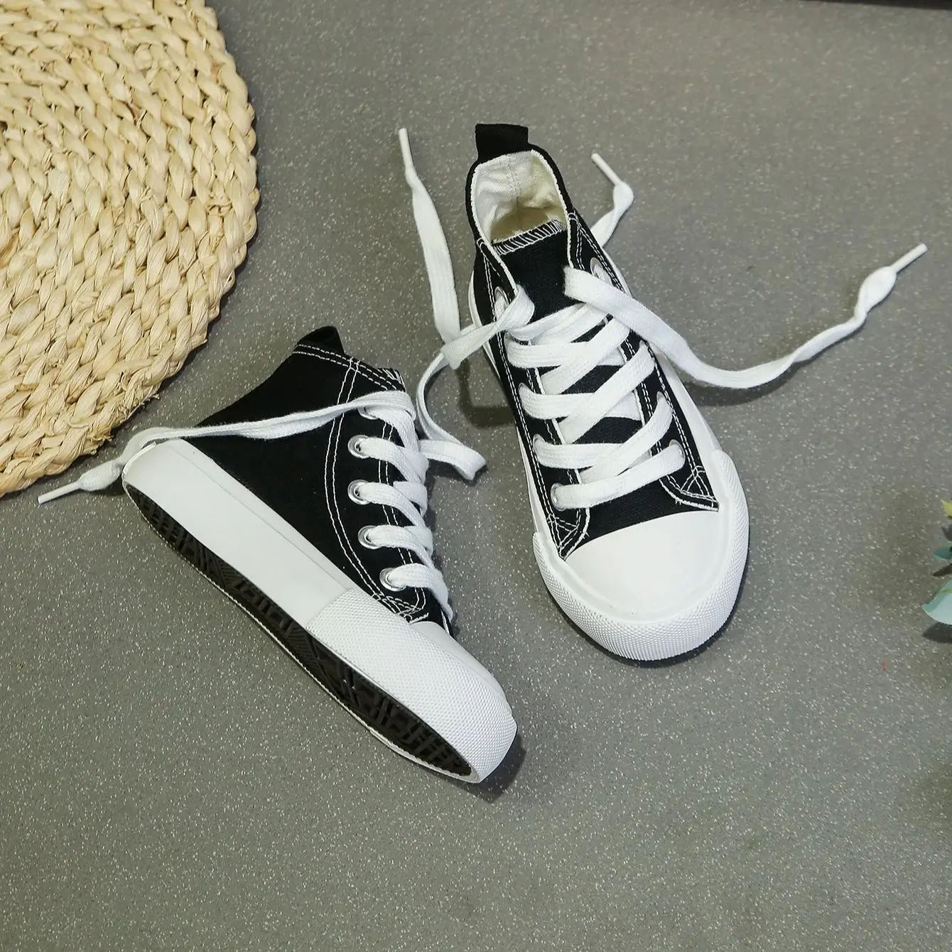 8002 Strap Up High Top Solid Color Children's Canvas Shoes, Trendy Board Shoes for Boys and Girls, Soft Soled Fashionable Shoes