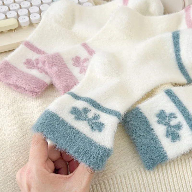 1/5 أزواج من جوارب النوم النسائية للخريف والشتاء الدافئة السميكة للأرضيات المنزلية غير الرسمية المريحة في منتصف الأنبوب جوارب نسائية عصرية #5
