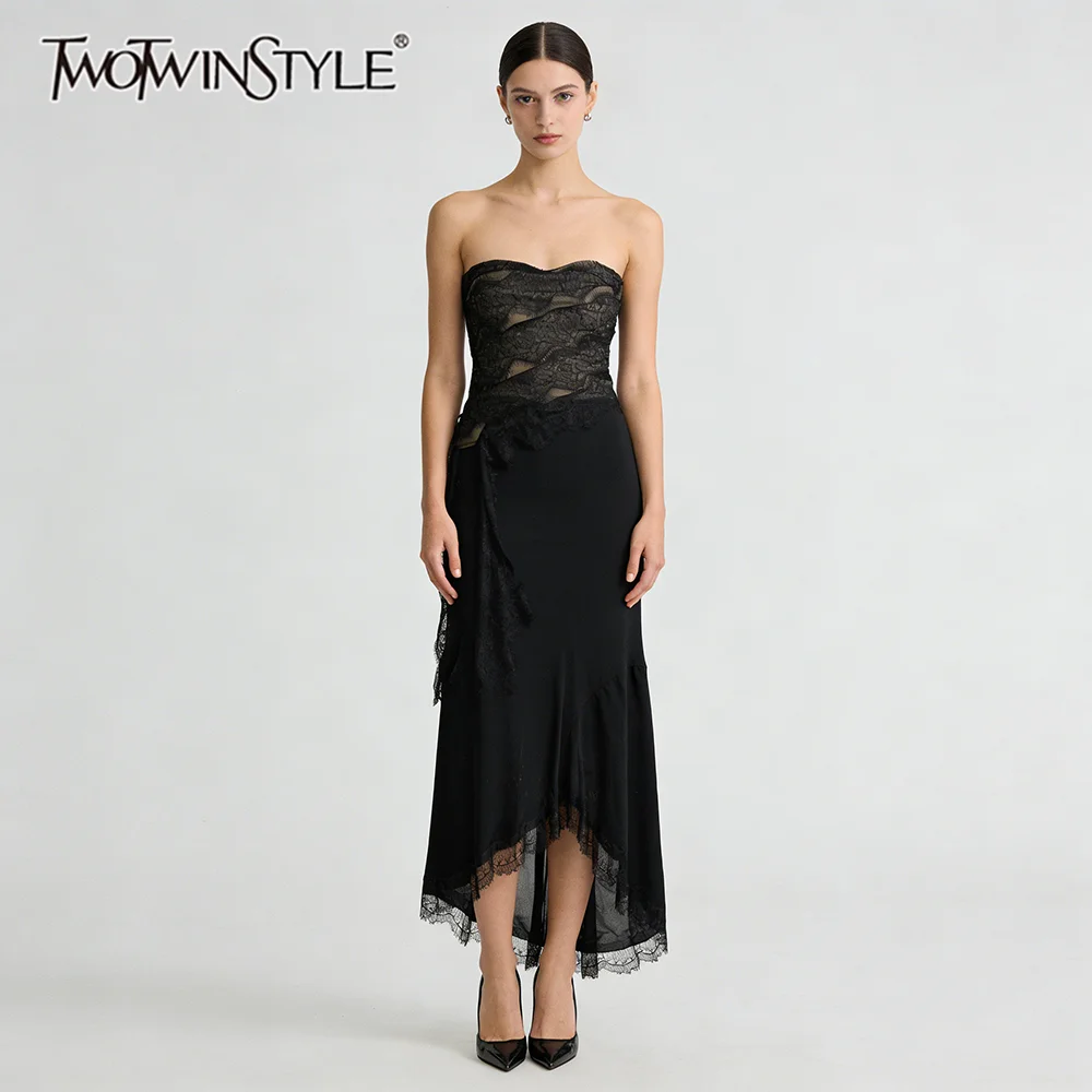 

Комплект из двух предметов TWOTWINSTYLE Galas: черный топ без бретелек с кружевными вставками и асимметричная юбка миди для романтических свиданий