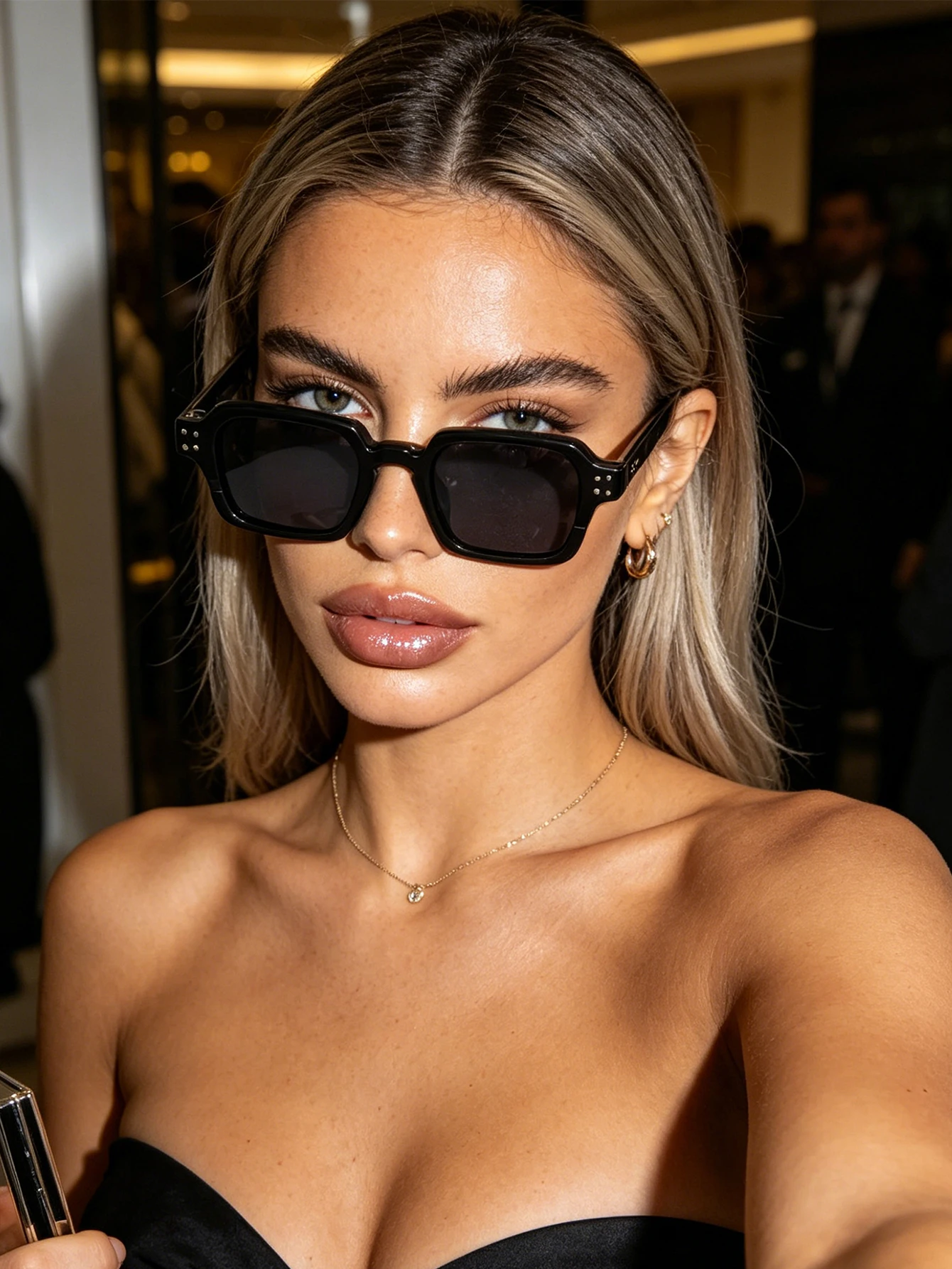 1Pc High-End Small Square Frame Sunglasses with Multiple Rivets, Fashionable and Luxurious, Uv Protection, Unisex
