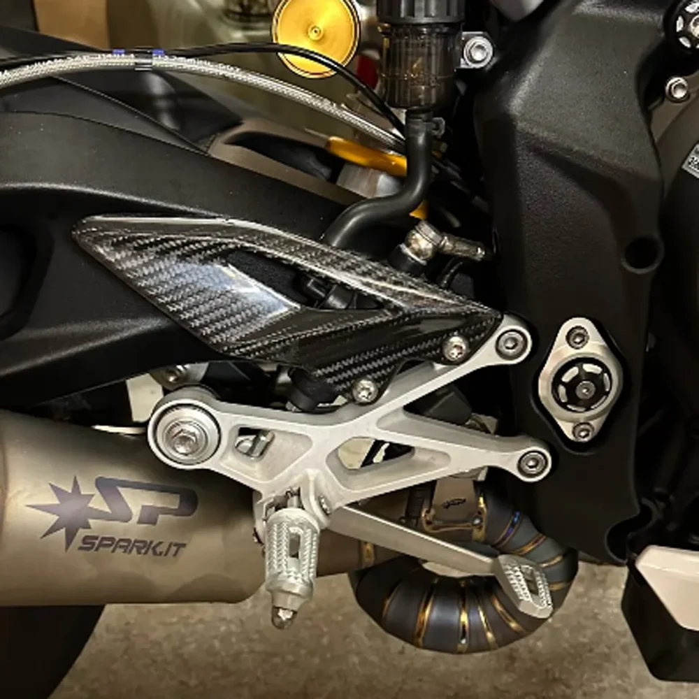 Placas de proteção do calcanhar de fibra de carbono, apoio para os pés para Triumph Street Triple 765 R RS 2016-2024 660/S 2020-2022