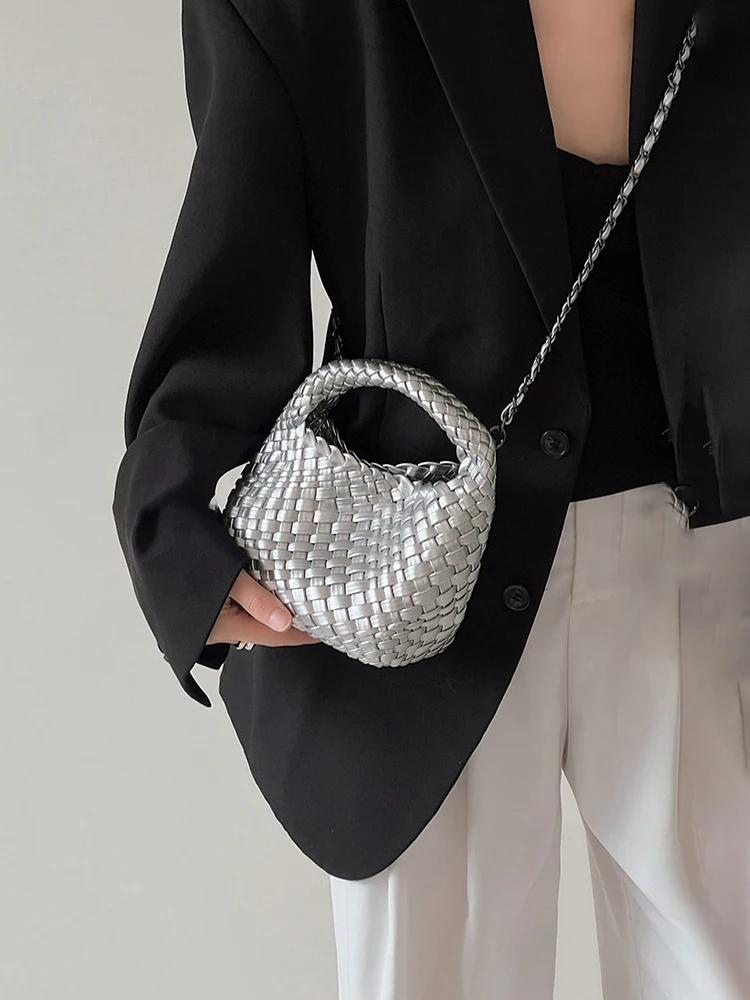 

Silver Chain Leather Woven Handbag Women's High-End Feel Small Bag Versatile oulder Crossbody Buet Bag Design
