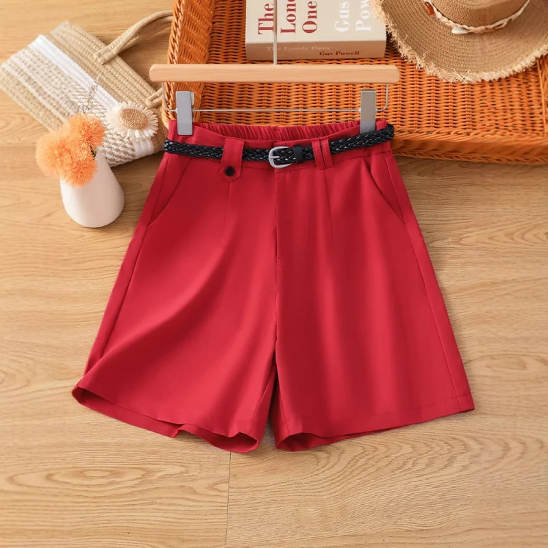 شورت أبيض للنساء، شورت صيفي متعدد الاستخدامات عصري على شكل حرف A كاجوال متوسط الطول، شورت صغير للتخسيس بأربعة أرباع