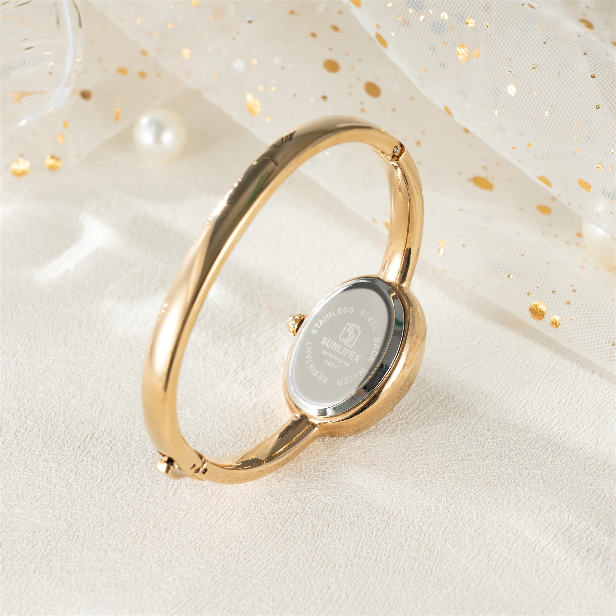 جديد فاخر أنيق السيدات سوار ساعة معصم الأرقام الرومانية مطعمة الراين البيضاوي مقاوم للماء ساعة كوارتز نسائية Reloj