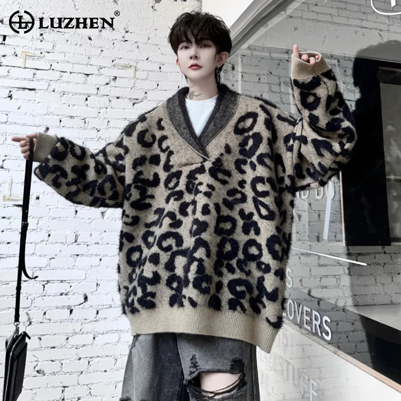 LUZHEN V-neck Leopard Pattern Handsome Personalized Loose Men's Knitted Hoodie Thick Sweater Original Streetwear Tops LZ6072