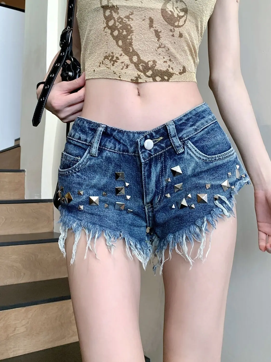 

Denim Super Shorts Liu Nail Raw Edge Design Sense Low Waist 2024 Female Summer New American Spice Girl Slim Hot Pants