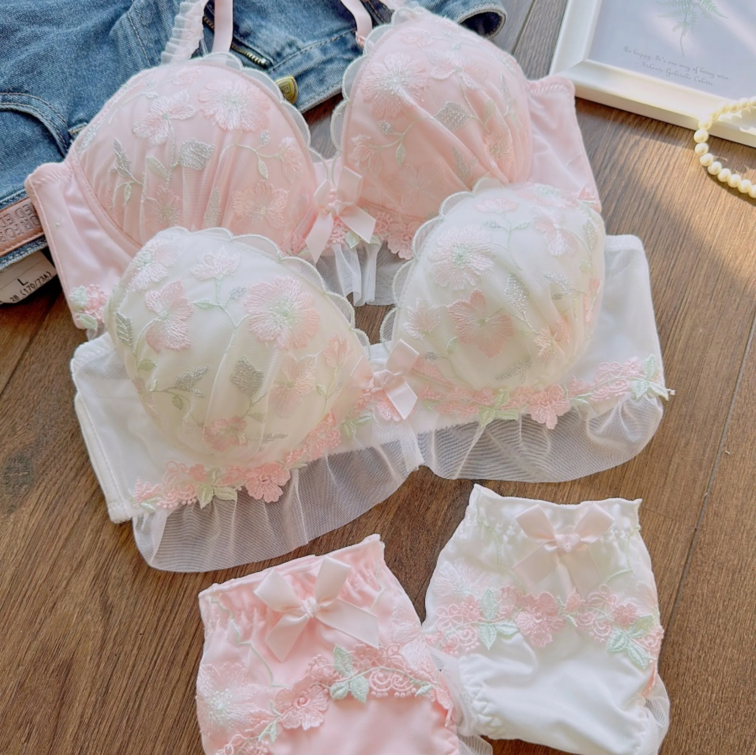 

Красочное нижнее белье с тяжелой вышивкой в японском стиле и трусы, милый и милый женский комплект с беспроводным бюстгальтером, нижнее белье большого размера