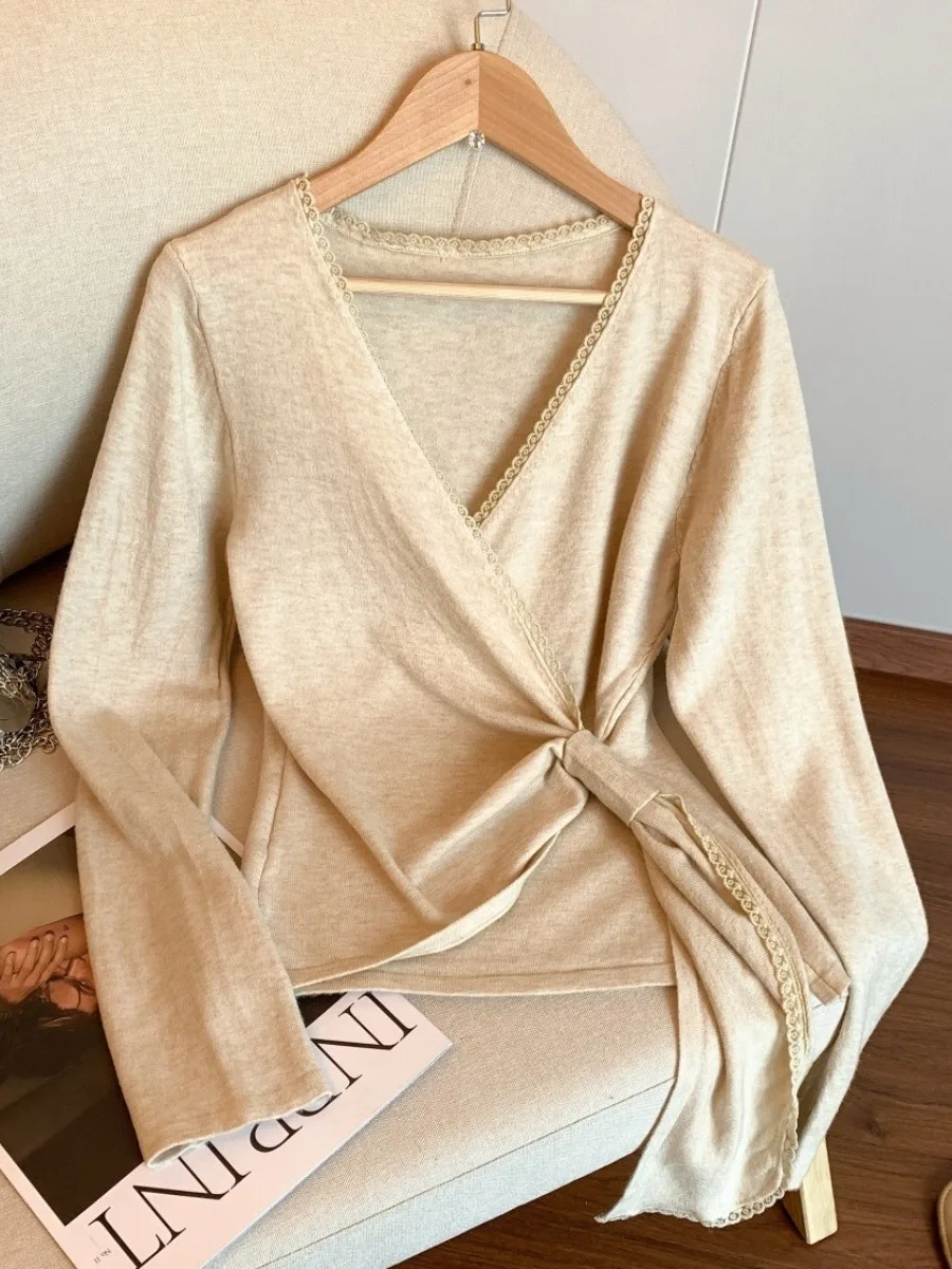 

Sweet Fashionable V-neck Lace Splicing T-shirt Early Spring Gentle Mature Style Belted Long Sleeve Women's Top French Style S...