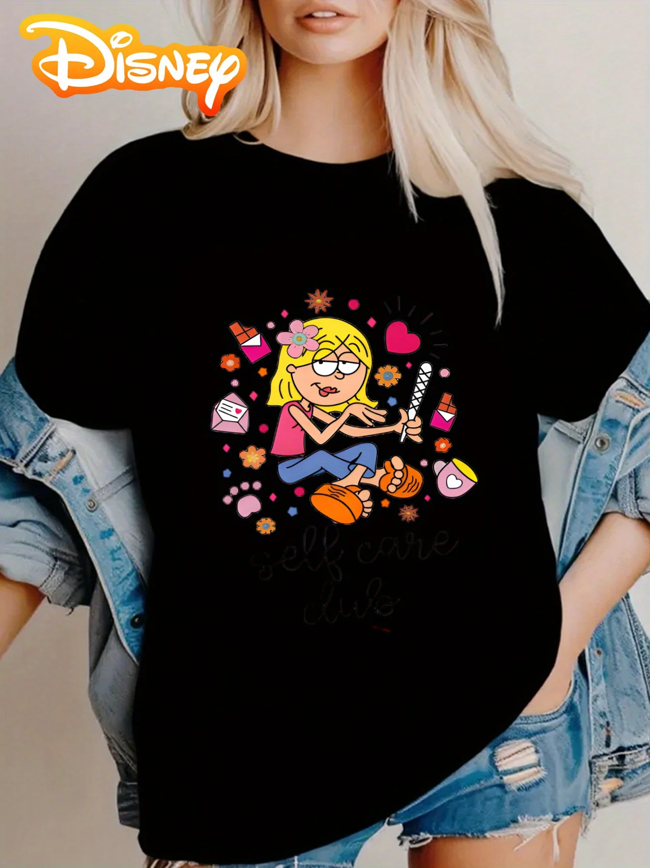 تي شيرت نسائي جديد مطبوع عليه Self Care Club Art، قميص لطيف من سلسلة Disney، أكمام قصيرة، طباعة أمامية، نمط هندسي
