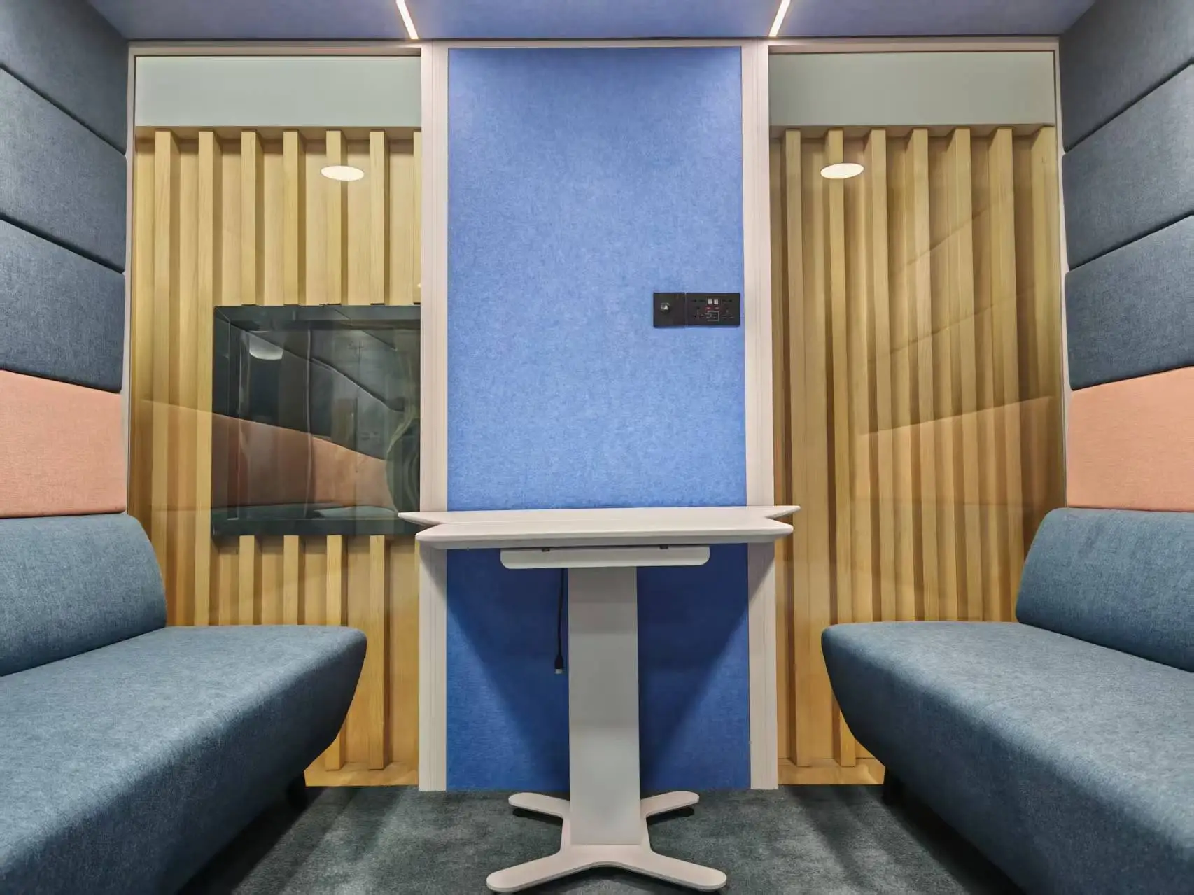 Modern Design Soundproof Office Booth Negotiation Table for Telephone Pods  with Customizable Desk Furniture