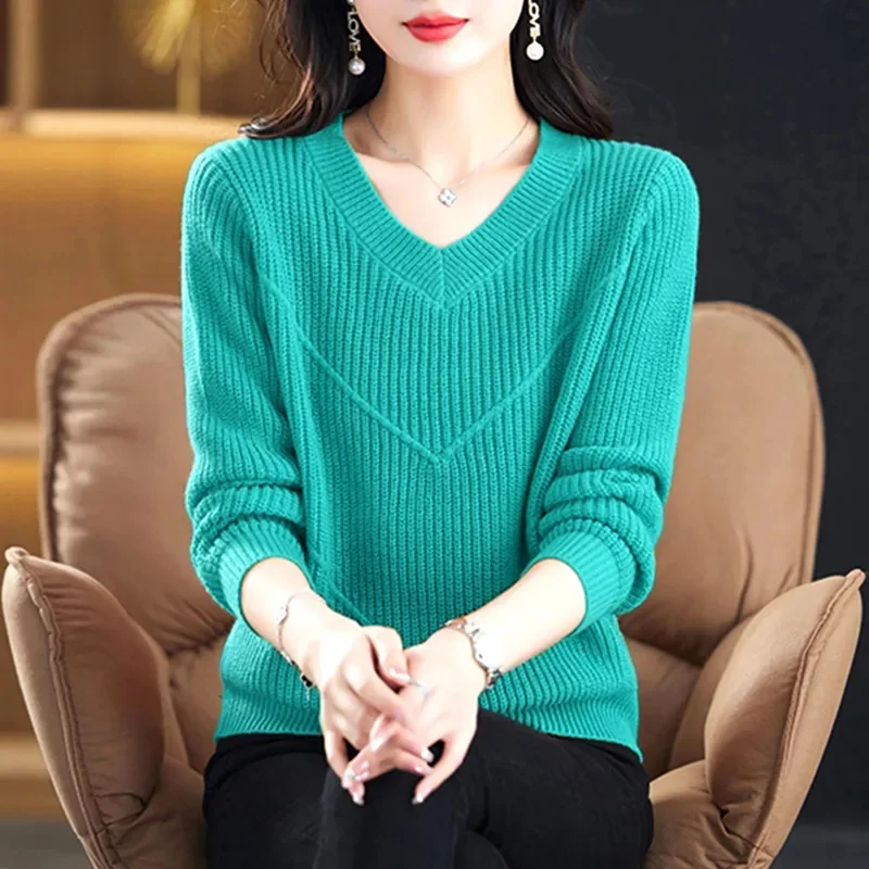 2024 Hot New Womens Sweaters Spring Autumn V-neck Knitted Pullovers Loose Bottoming Shirt Cashmere Fashion Jumper Solid Sweater