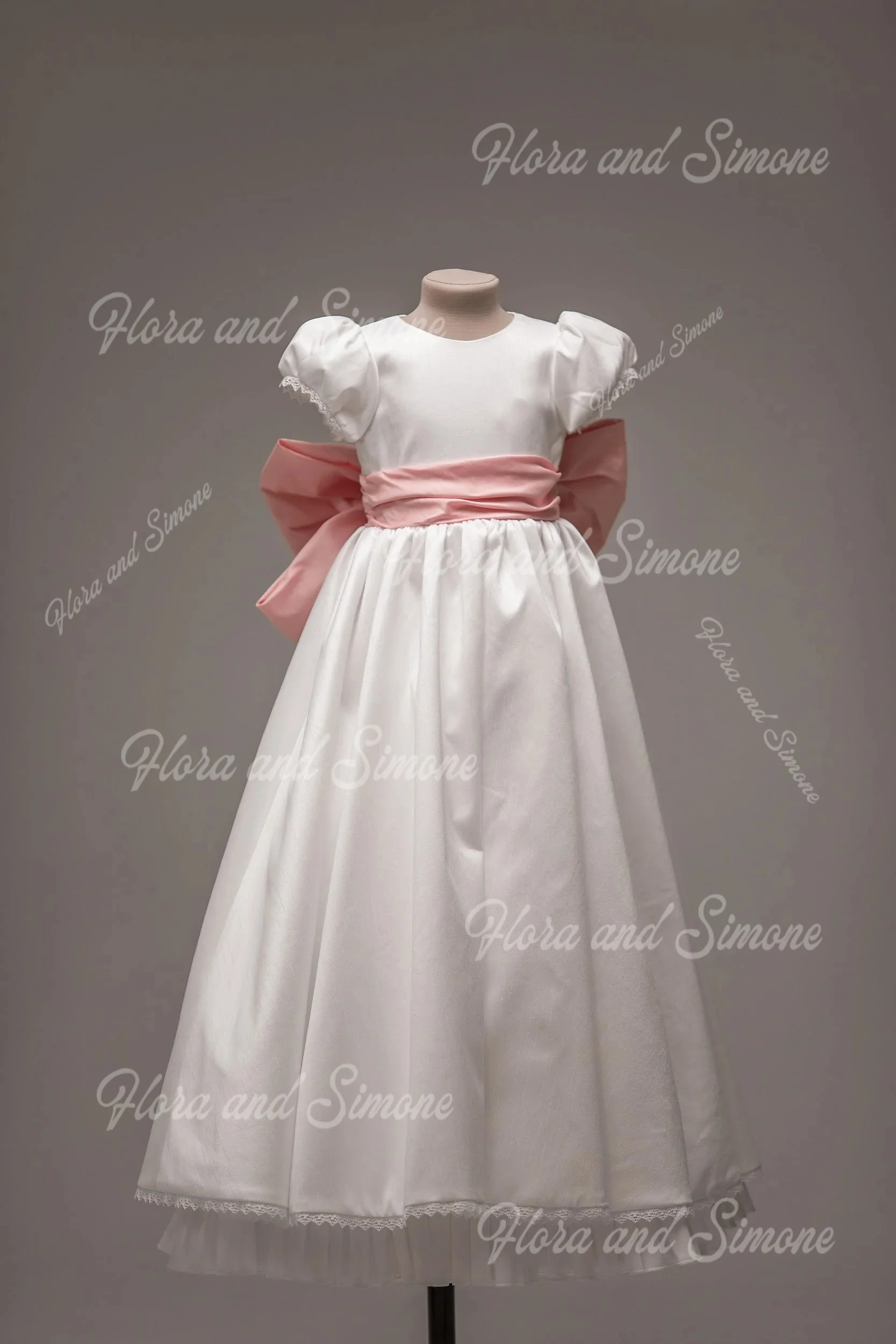Elegant Short Puff Sleeve Bow A Line Formal Flower Girl Dress Applique Floor Length First Communion Dress Customized