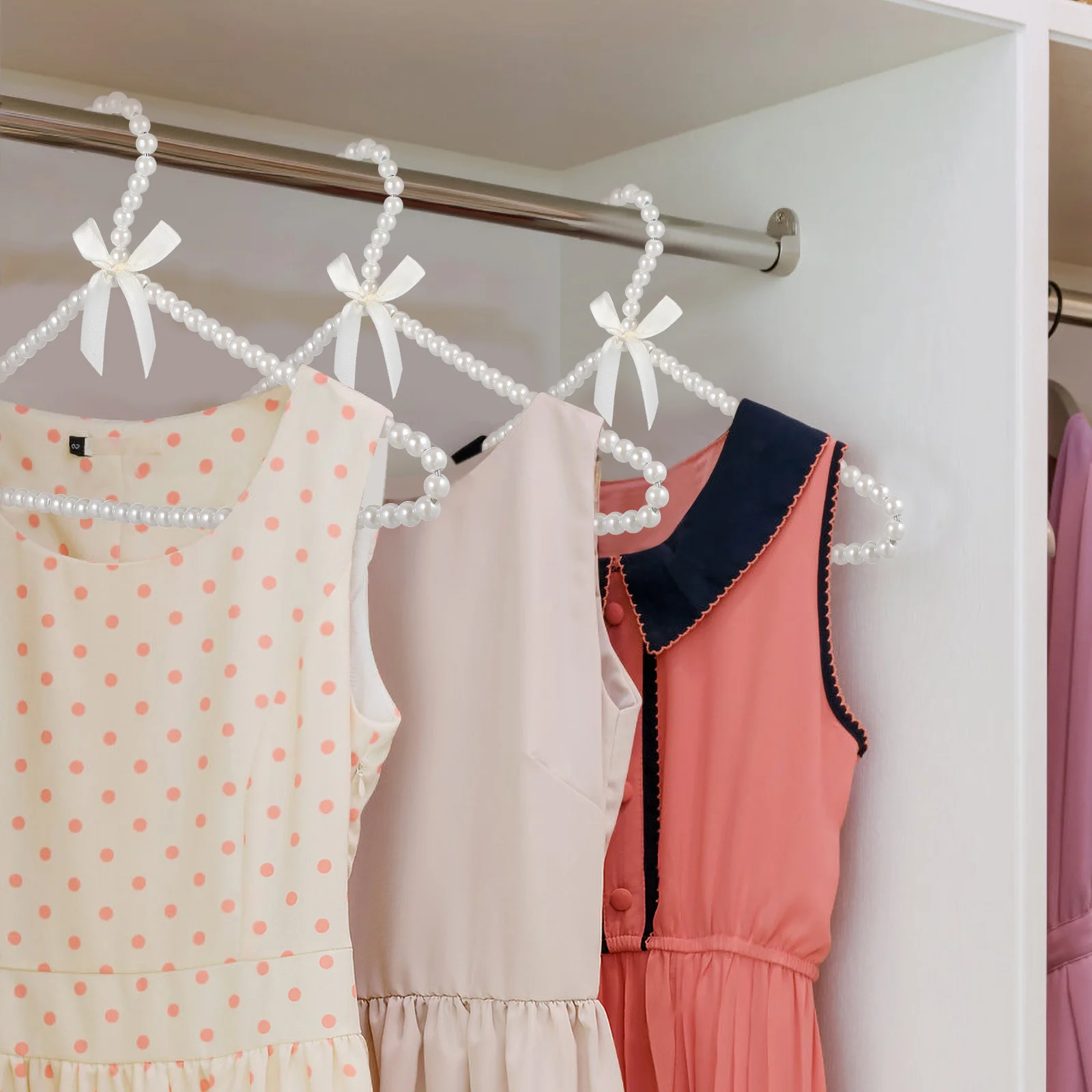

2pcs Pearl Hangers Creative Hangers Artificial Pearl Clothes Drying Racks Decorative Coat Hanger Bowknot Design Strong Capacity