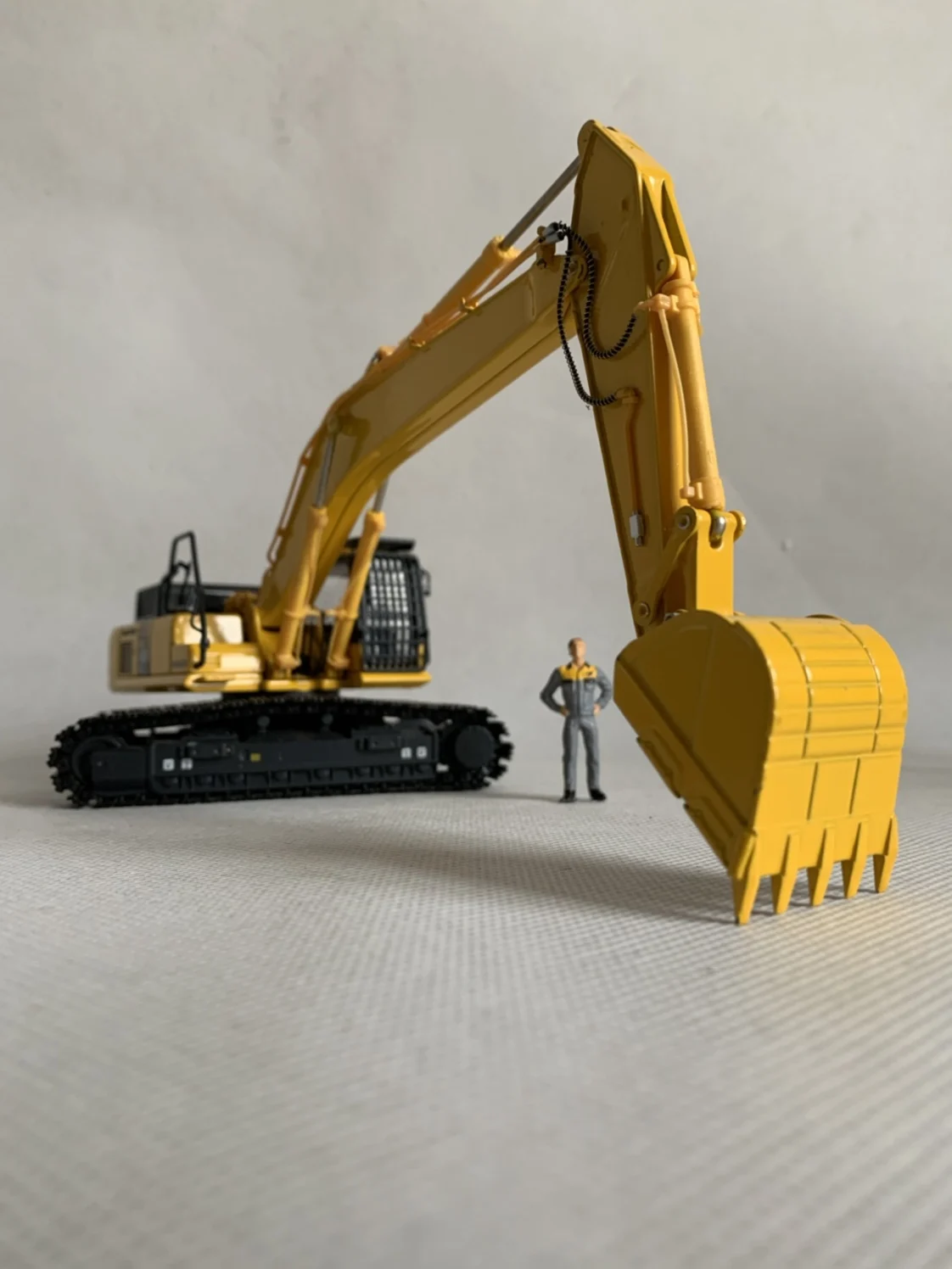 KOMATSU PC450LC-8 Diecast 1:50 Engineering Vehicle Alloy Excavator Model Metal Truck Collection Souvenir Display Vehicle Toy