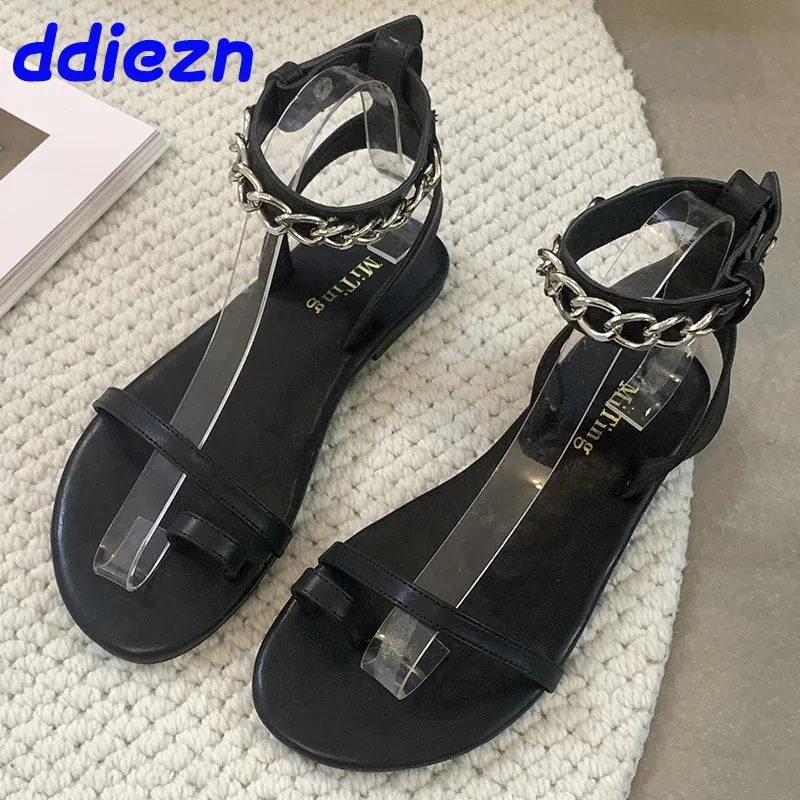 Women Flats With Shoes Gladiator Sandals Female New In 2024 Footwear Round Toe Fashion Metal Chain Ladies Flats Sandals Shoes