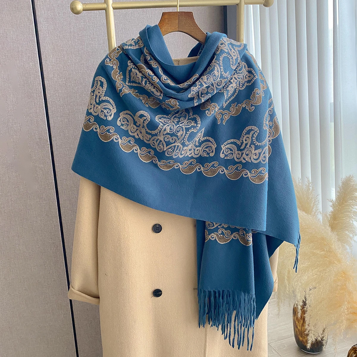 

Luxury High Quality Embroidery Scarf Elegant Women Winter Thick Warm Neck Pashmina Long Fringe Scarves Lady Blanket Soft Shawl