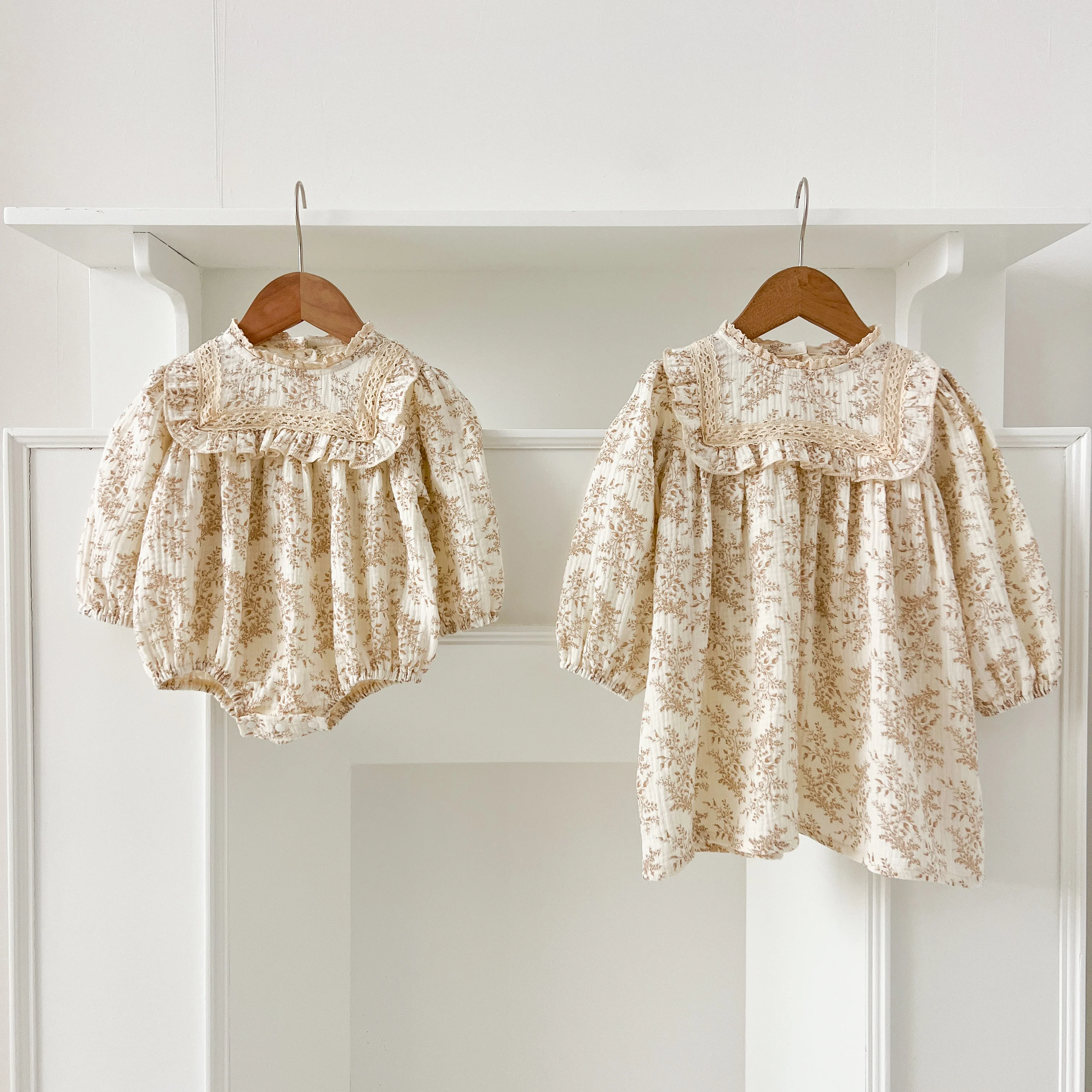 Neue Schwestern Kleid Infant Baby Mädchen Spitze Kragen Kleid Strampler Kinder Mädchen Vintage Blumen Prinzessin Kleid Familie Kleidung Strampler – Detail 31