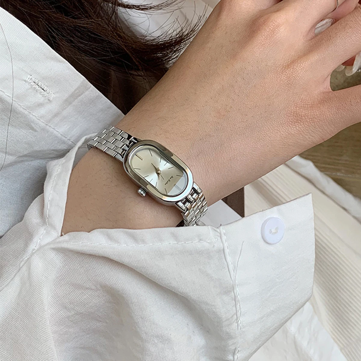 Elegant Minimalist Women's Watch with Retro Oval Dial Steel Strip Small Gold Watches Luxury Waterproof Quartz Women's Watch Gift