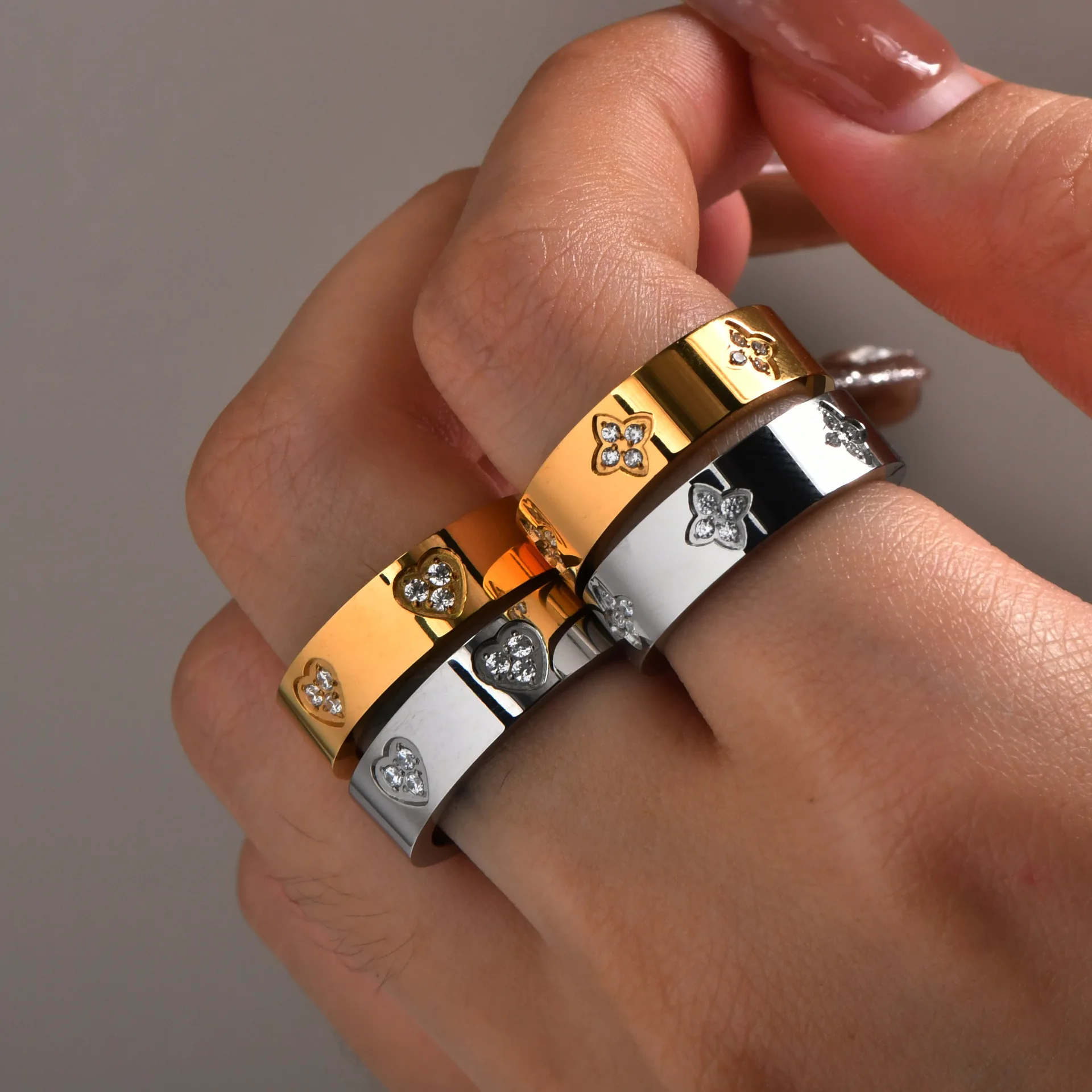 خاتم من الفولاذ المقاوم للصدأ للنساء والرجال مقاوم للماء مثقاب مياه خطوبة كلاسيكي ريترو اتجاهات المنتجات طلاء PVD