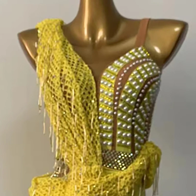 

Женский высококачественный сетчатый плащ с жемчугом на груди для латинских танцев, платье для выступлений со стразами для самбы