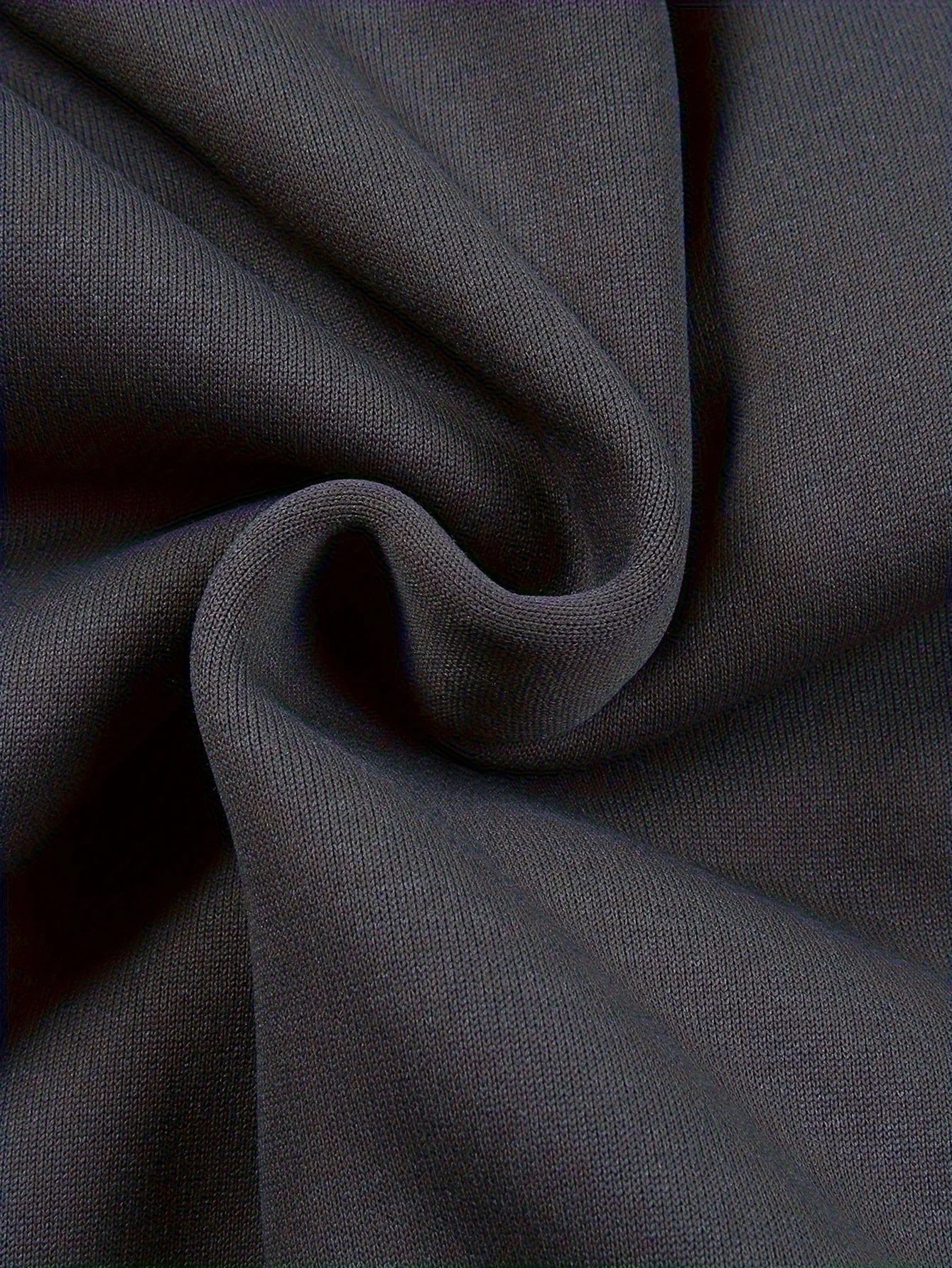 Moletom feminino com capuz Disney Minnie & Friends com zíper e texto "Feliz Páscoa" em fundo escuro