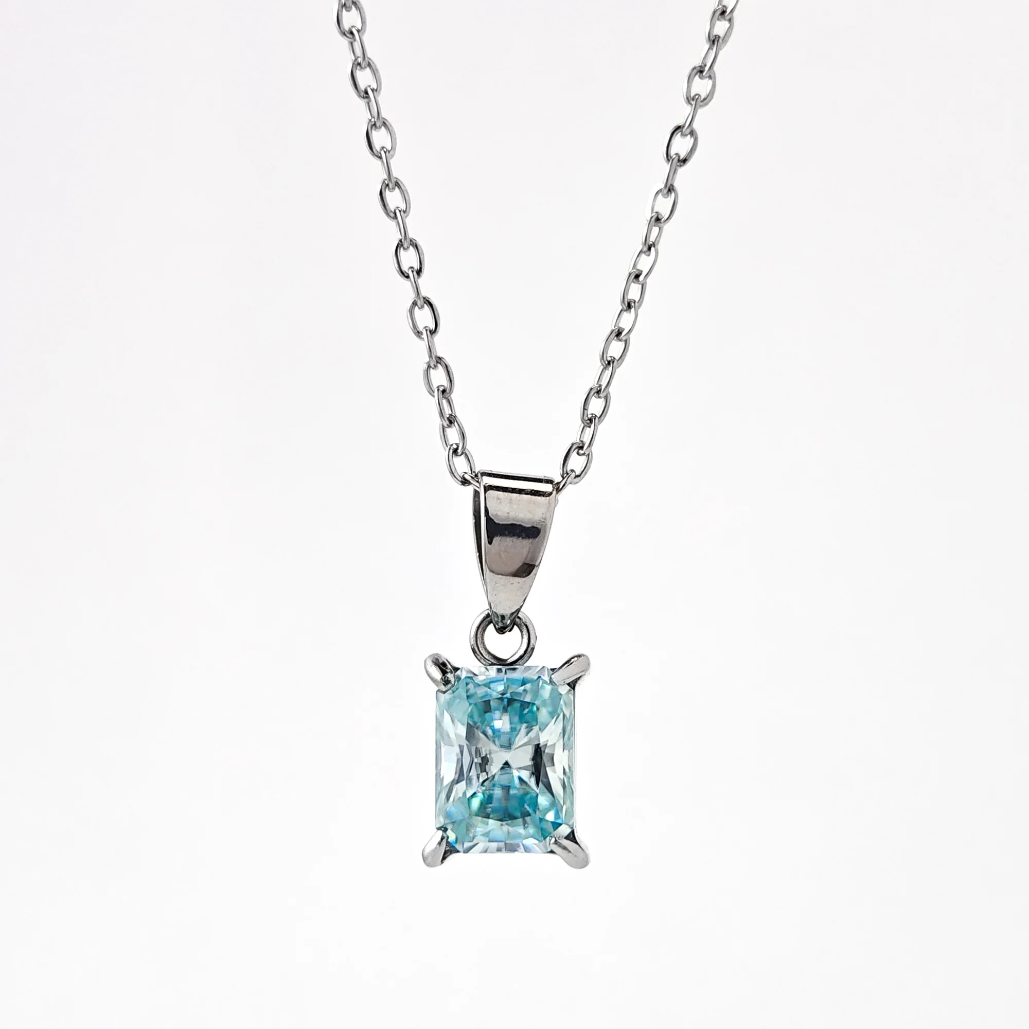 

1pc 2.0Carat Glamorous Square Azury Synthetic Moissanite Pendant Necklace with A Stylish and Exquisite Design.