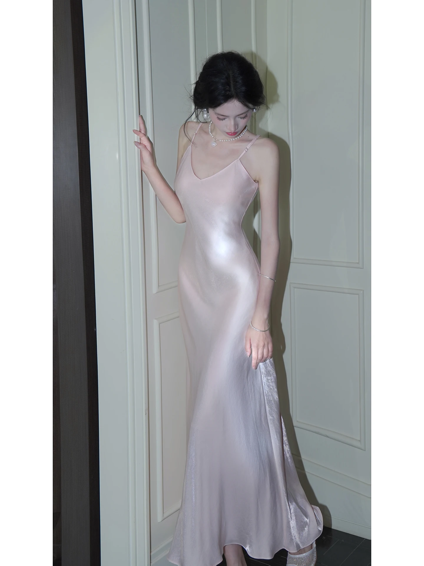 

Pure Desire Peach Pink Slant Cut Halter Dress Elegant Fish Tail Gown Simple Design V Neck High Waist Summer Evening Dress