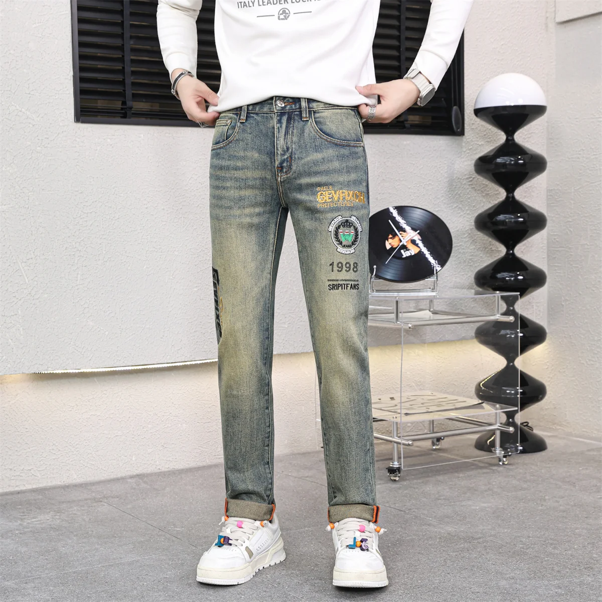 

Retro Embroidered Slim Fit Men's Jeans Cotton Stretch Denim mid Waist Zipper Closure Comfortable Wear Resistant Casual Style