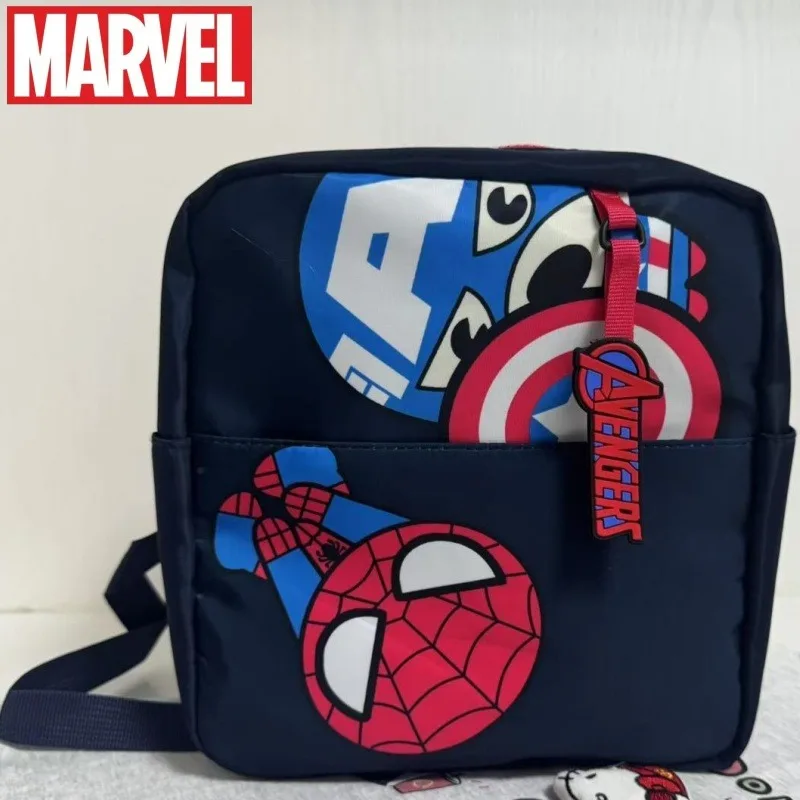 Mochila Spiderman animada dos desenhos animados da Marvel, moda versátil para homens e mulheres, leve e conveniente para transportar livros
