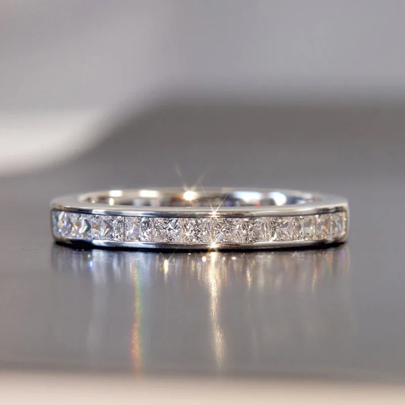 Huitan Minimalistyczne obrączki ślubne dla kobiet Srebrny kolor Luksusowa betonowa księżniczka CZ Proste eleganckie pierścionki rocznicowe Biżuteria modowa
