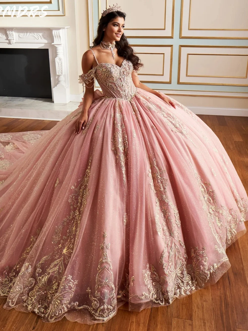 Romantische off-shoulder Quinceanera-jurk Charmante metalen kanten appliqué feestjurk Glanzende mouwloze feestjurk 16, op maat