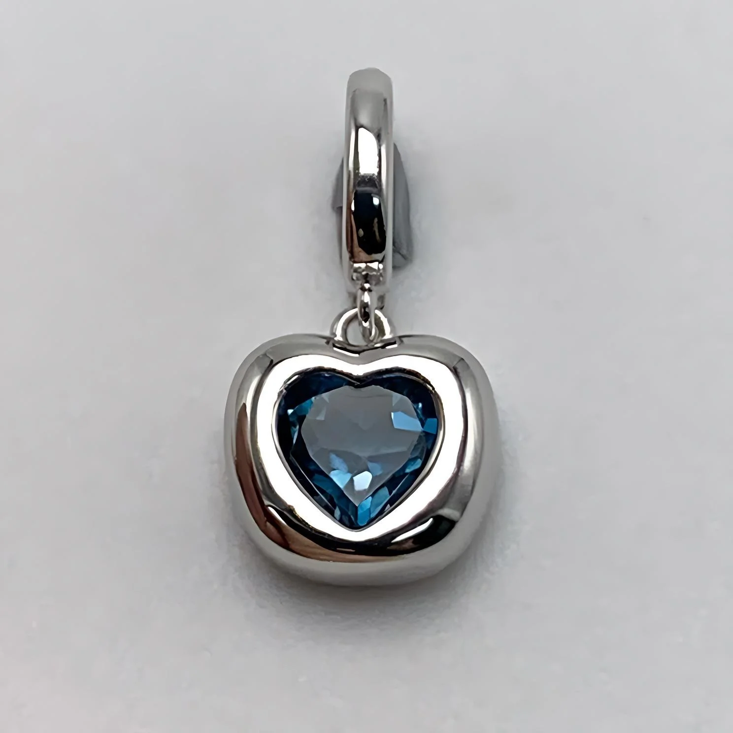 london-blue-topaz-heart-pendant-simple-fashionable-premium-design-s925-silver-clavicle-necklace-blue-crystal-fashion-jewelry