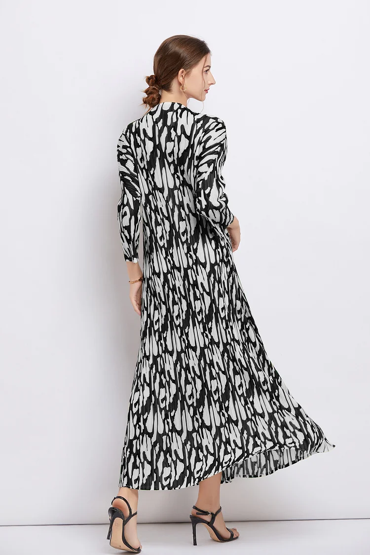 Pleated Skirt 2023 Summer New Women's Japanese V-neck Loose Large Leopard Print Long Sleeve Magic Dress Knee LengthDress