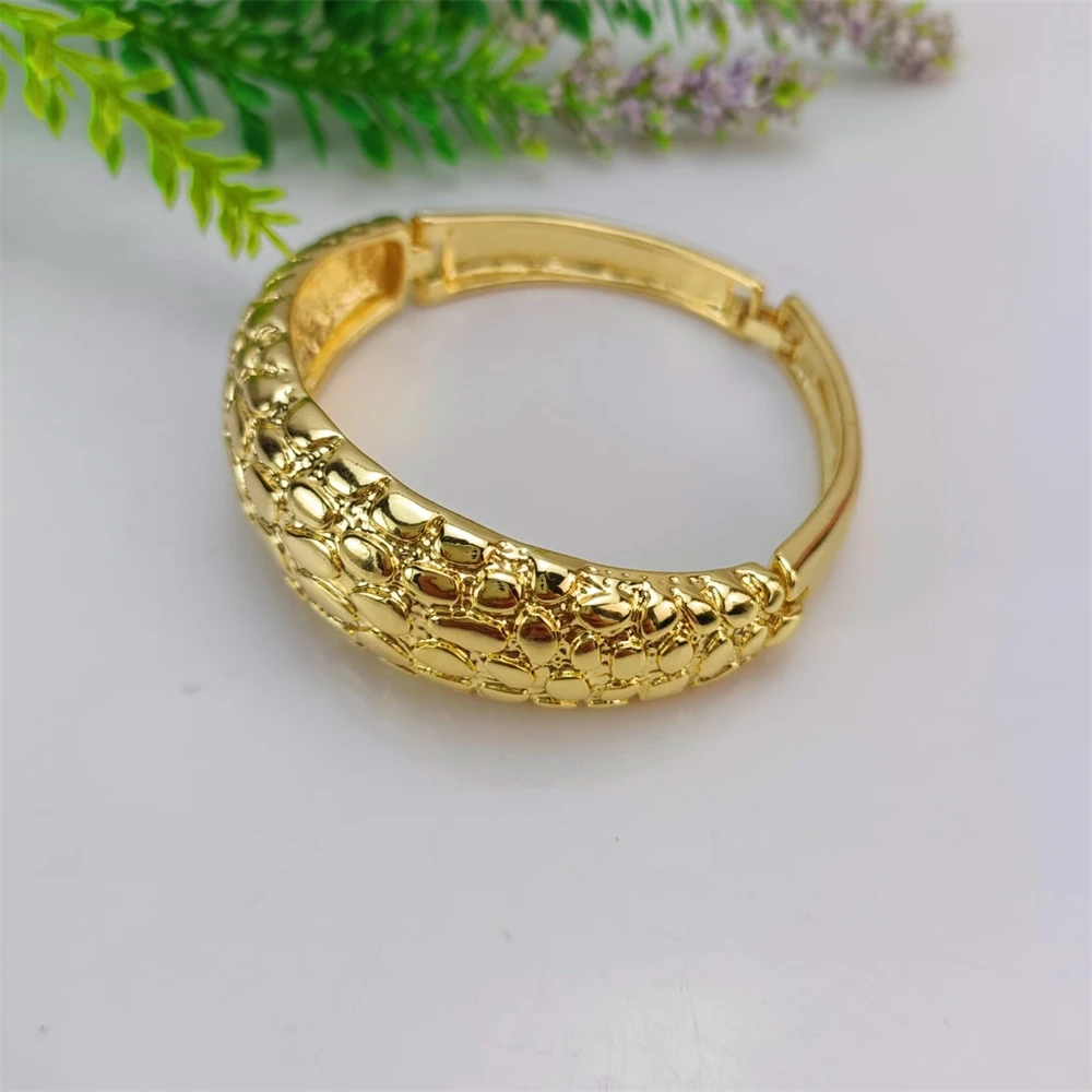 EMMA Dubai الإسورة الكلاسيكية العصرية مطلية بالذهب أساور لامعة وهدايا مجوهرات النساء الأفريقيات