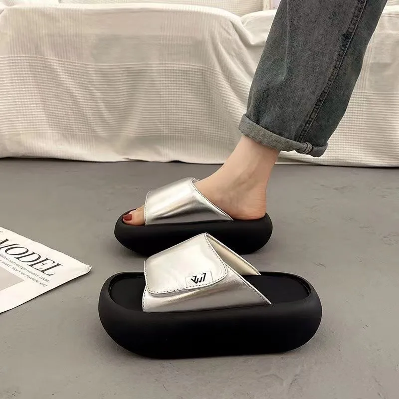 صافي الأحمر الفرنسية صنادل أرضية الإناث الصيف ملابس خارجية مع تنورة 2025 تصميم جديد متخصص الشعور الخروج على أحذية الشاطئ #1