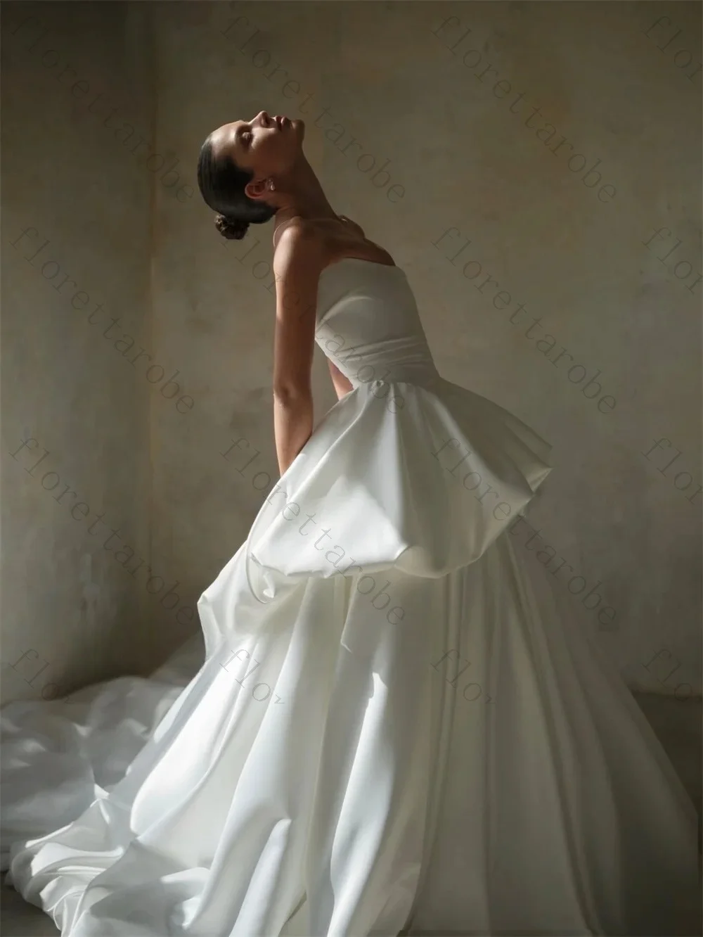 Customized Luxury Tiered Strapless A Line Lady Wedding Dresses Fashion White Sleeveless Backless Women Floor Length Bridal Dress