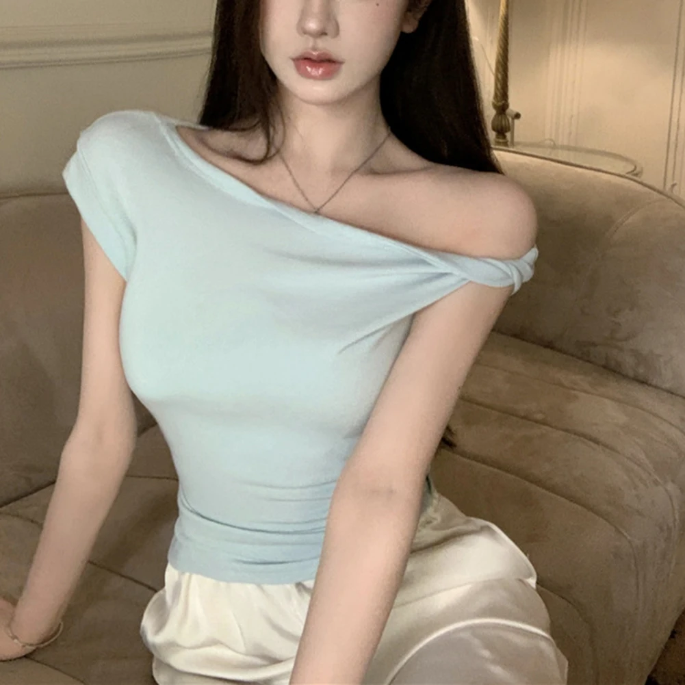 

Топ с асимметричными плиссированными короткими рукавами, топ с асимметричными плиссированными деталями, топ с открытыми плечами, укороченный топ, стандартная длина, абсолютно новый, повседневный стиль