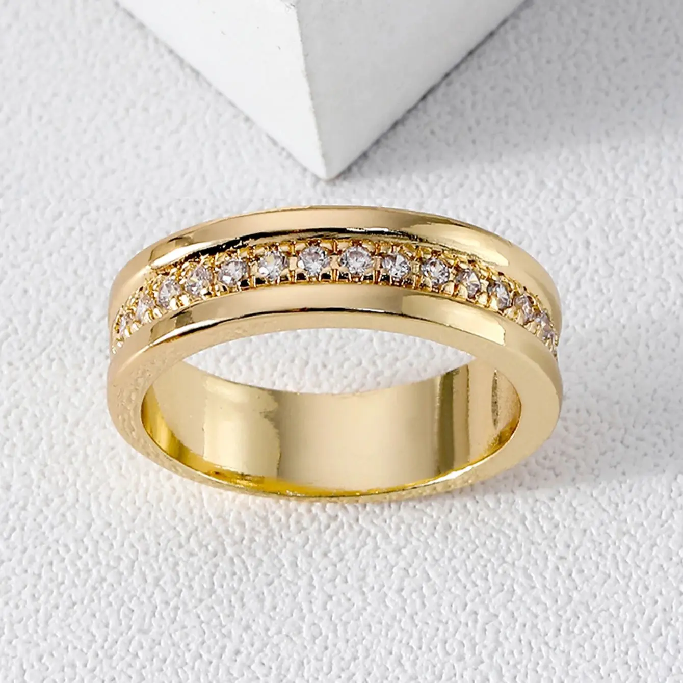 Ladies Fashion Circle zircon plated 18K gold wedding ring