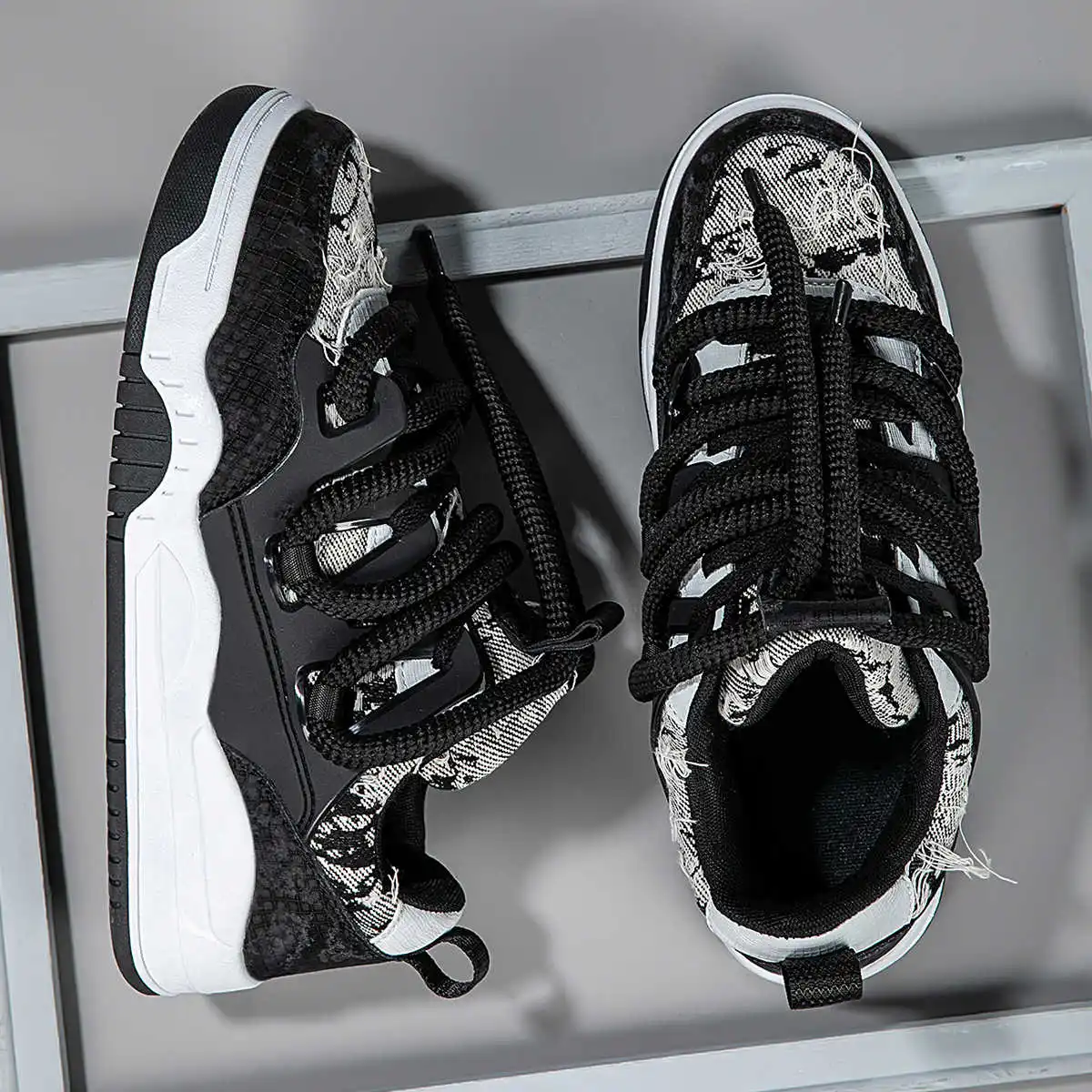 

Plateforme с завязками Кроссовки для бега Скейтбординг Кроссовки Мужчины Роскошные роскошные баскетбольные мужские спортивные импортные уникальные кроссовки