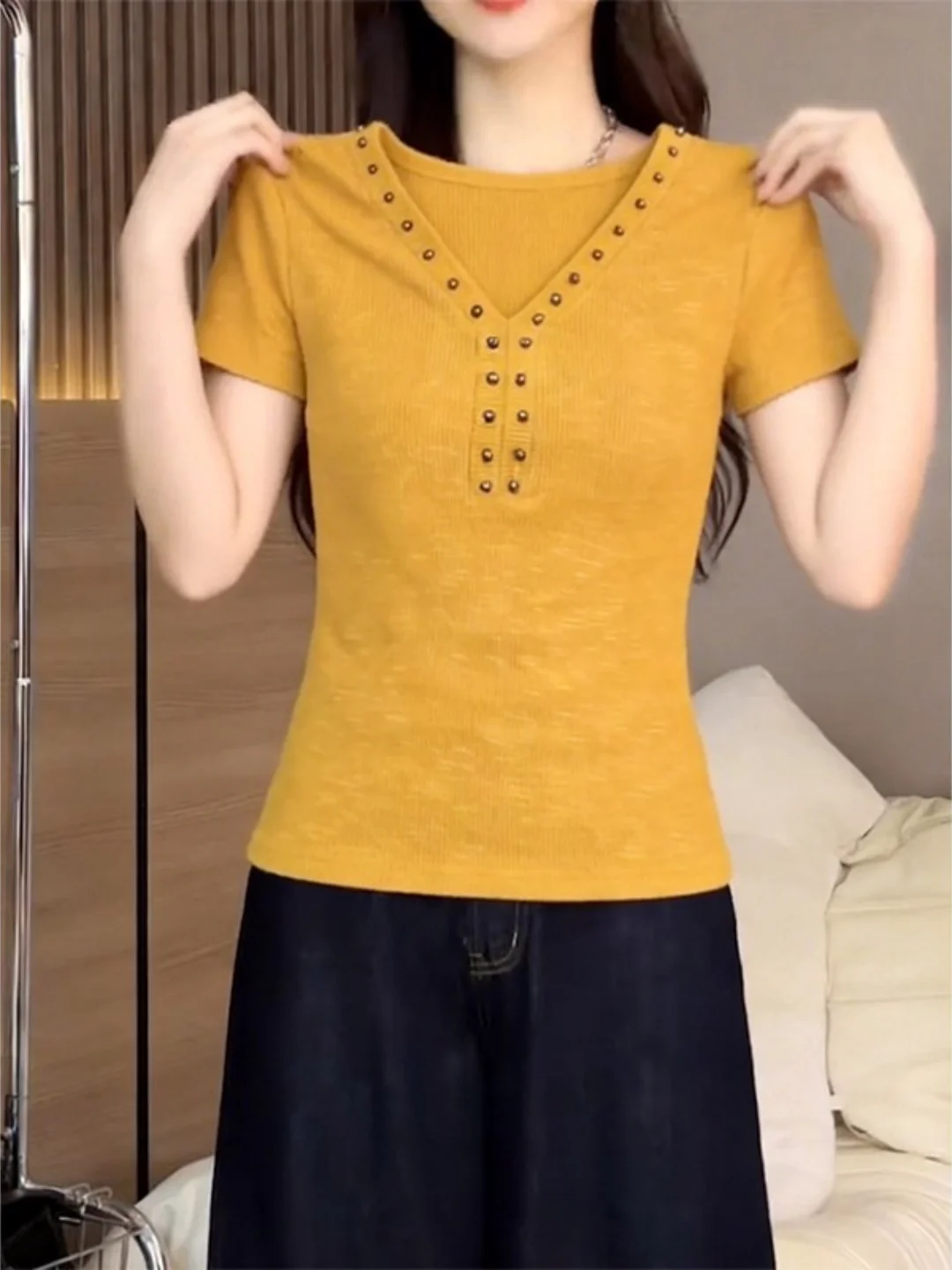 Korean Casual Style V-Neck Short Sleeve Knitted T-Shirt Women's New 2026 Elegant Unique Beautiful Belly Covering Top