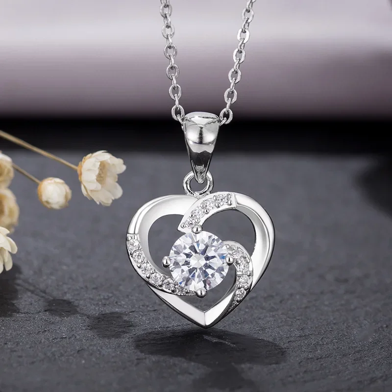 Hot Selling Fashion Simple Eternal Heart Pendant Temperament Ladies Clavicle Chain Crystal   Jewelry  Whole Sale