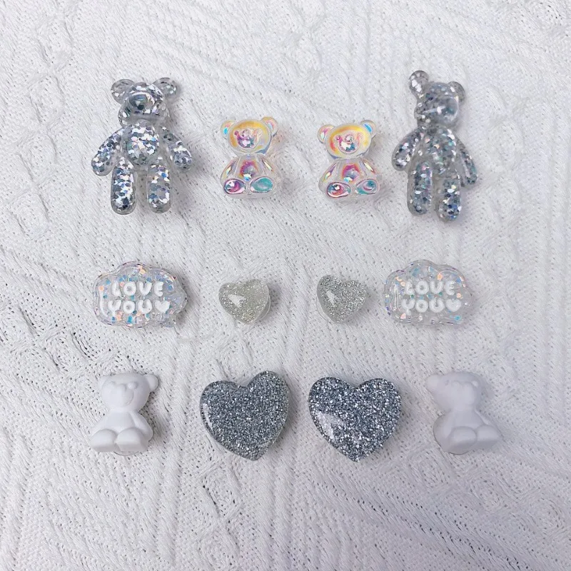 รองเท้า Charm สําหรับ Crocs DIY Glitter Love Bear ความแปลกใหม่น่ารักรองเท้าอุปกรณ์ตกแต่ง Charms สําหรับ Clogs Bogg กระเป๋าสไลด์รองเท้าแตะ