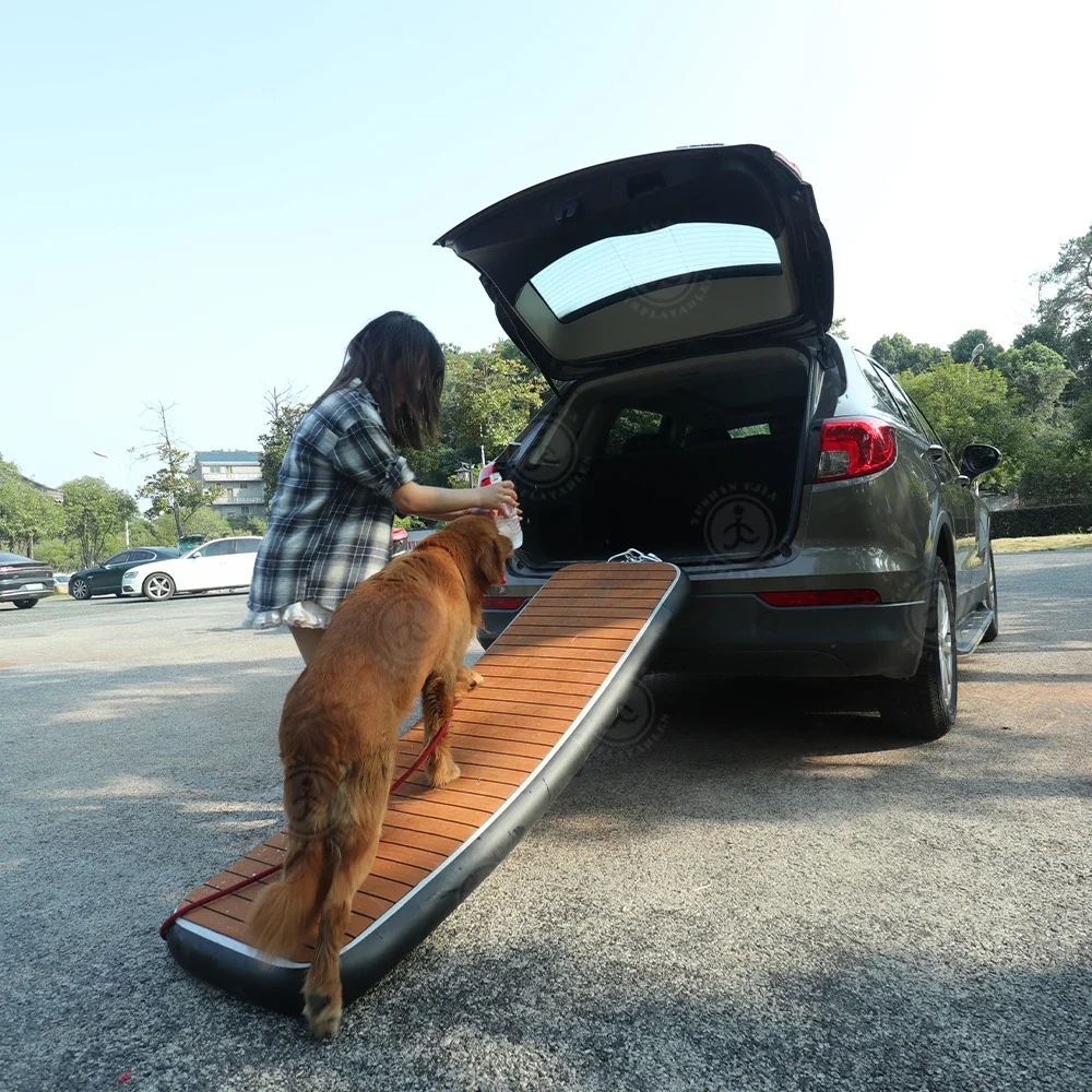 Non-Slip Design Portable Foldable Fold Lightweight Dog Cat Car Ramp Wholesale Large Dogs SUV Truck Car Ramp Stairs Step Ladder