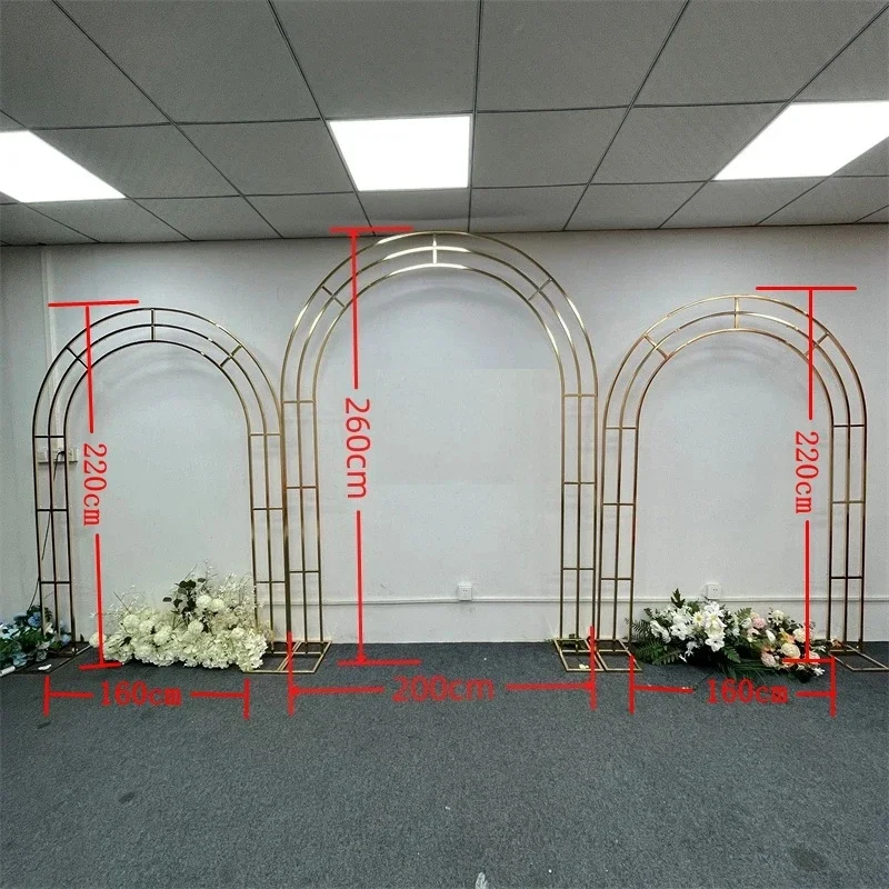 Luxuriöser, vergoldeter, gebogener Hochzeitsbogen, Blumenständer, Metallrahmen mit gebogener Rückwand für Hochzeitsbühne, Empfangsbereich, etc. – Detail 1